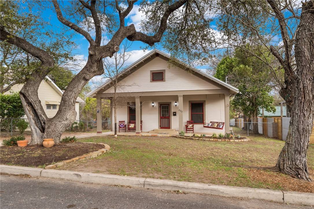 Kerrville, TX 78028,823 Robinson AVE