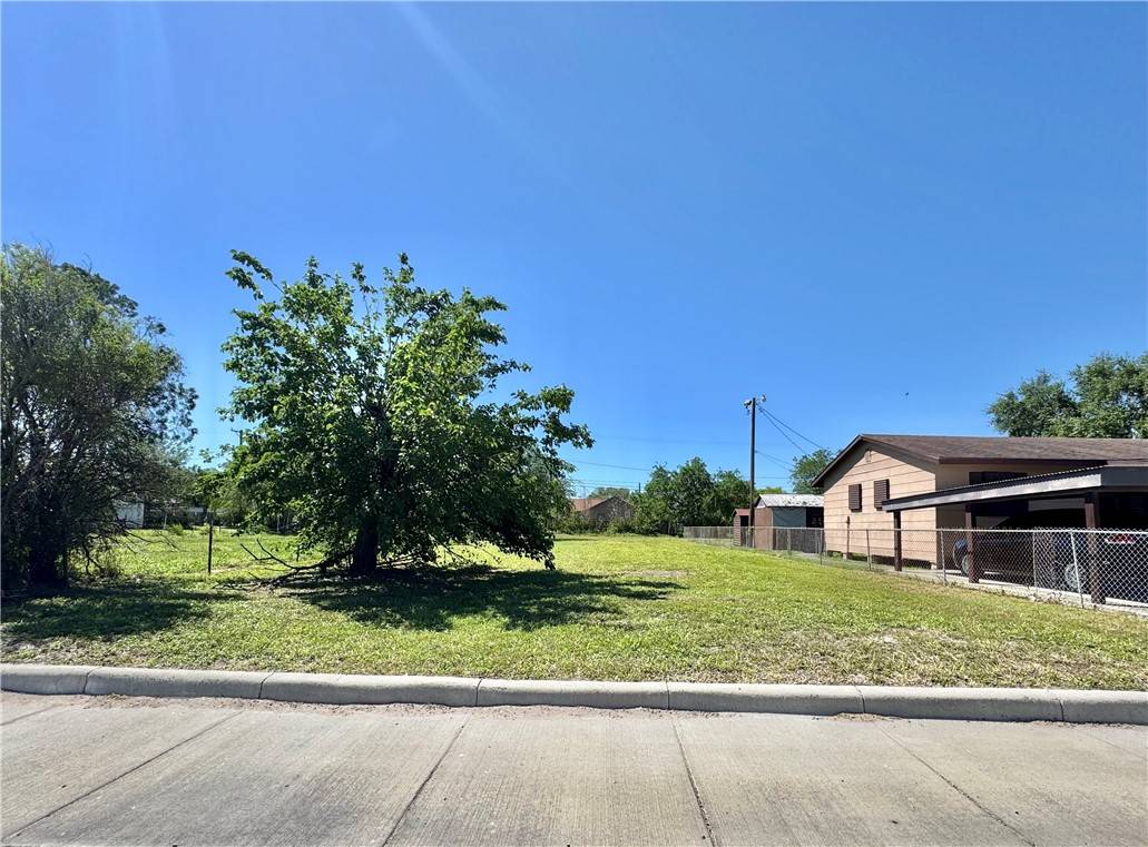 Kingsville, TX 78363,1221 E King AVE