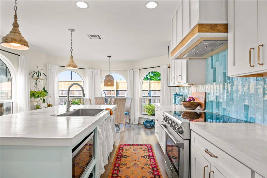 Port Aransas, TX 78373,900 Channel Vista DR