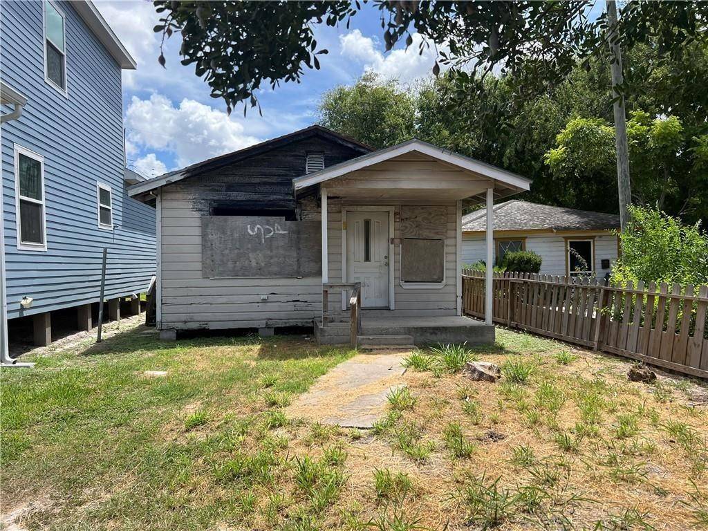 Robstown, TX 78380,814 1/2 Mesquite St