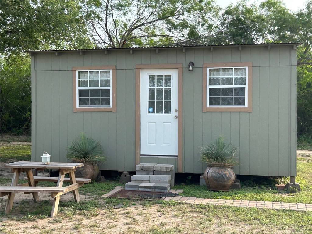 George West, TX 78022,1616 Middle RD