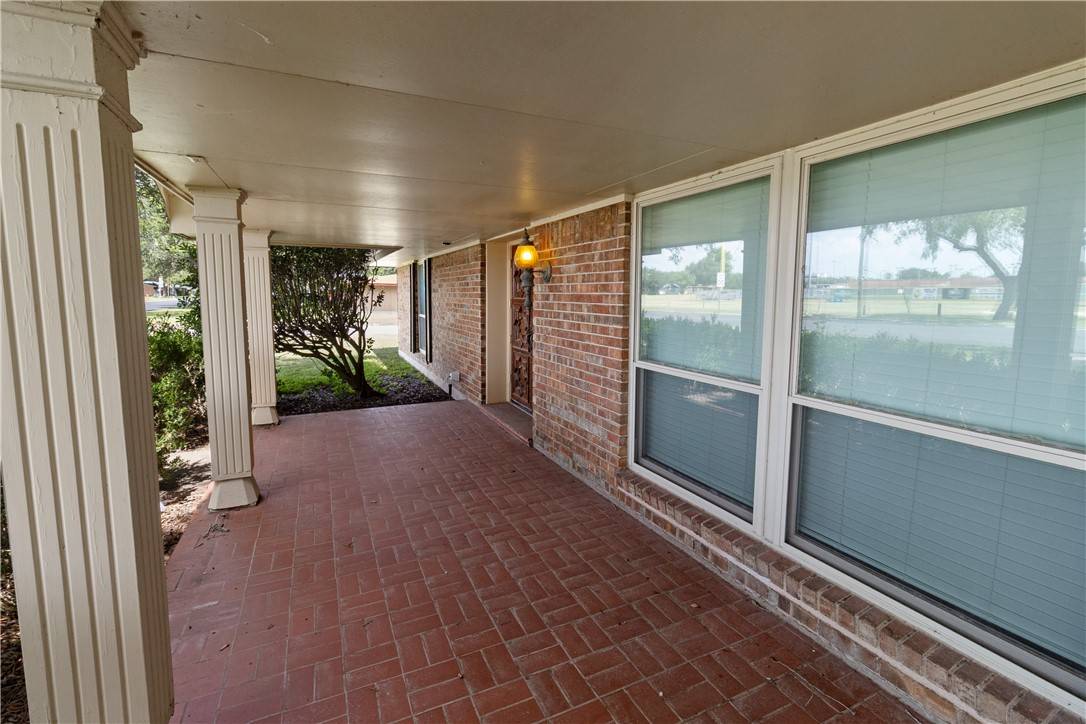 Beeville, TX 78102,510 E Inez ST