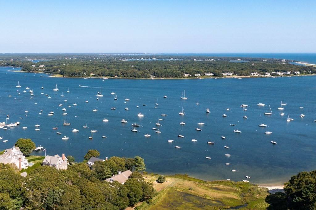 Barnstable, MA 02635,996 Main ST