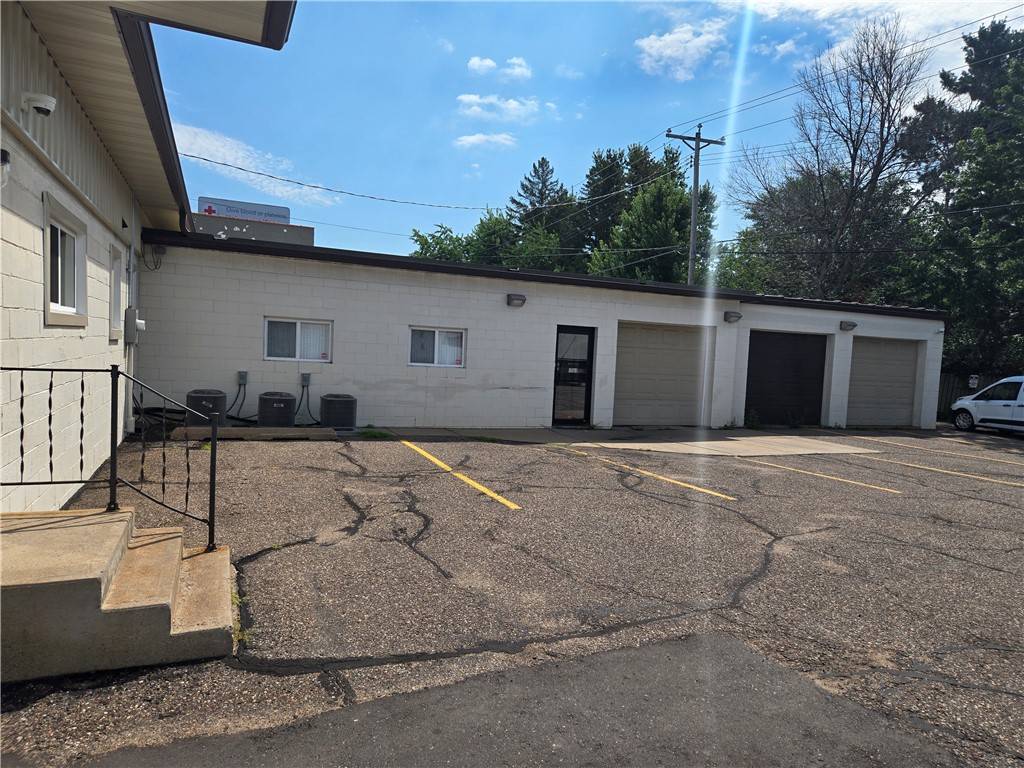 Eau Claire, WI 54701,2329 E Clairemont AVE