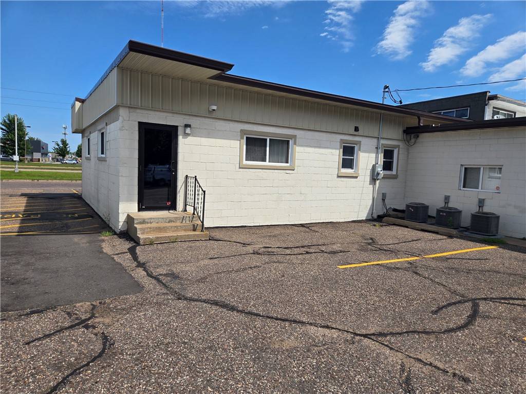 Eau Claire, WI 54701,2329 E Clairemont AVE