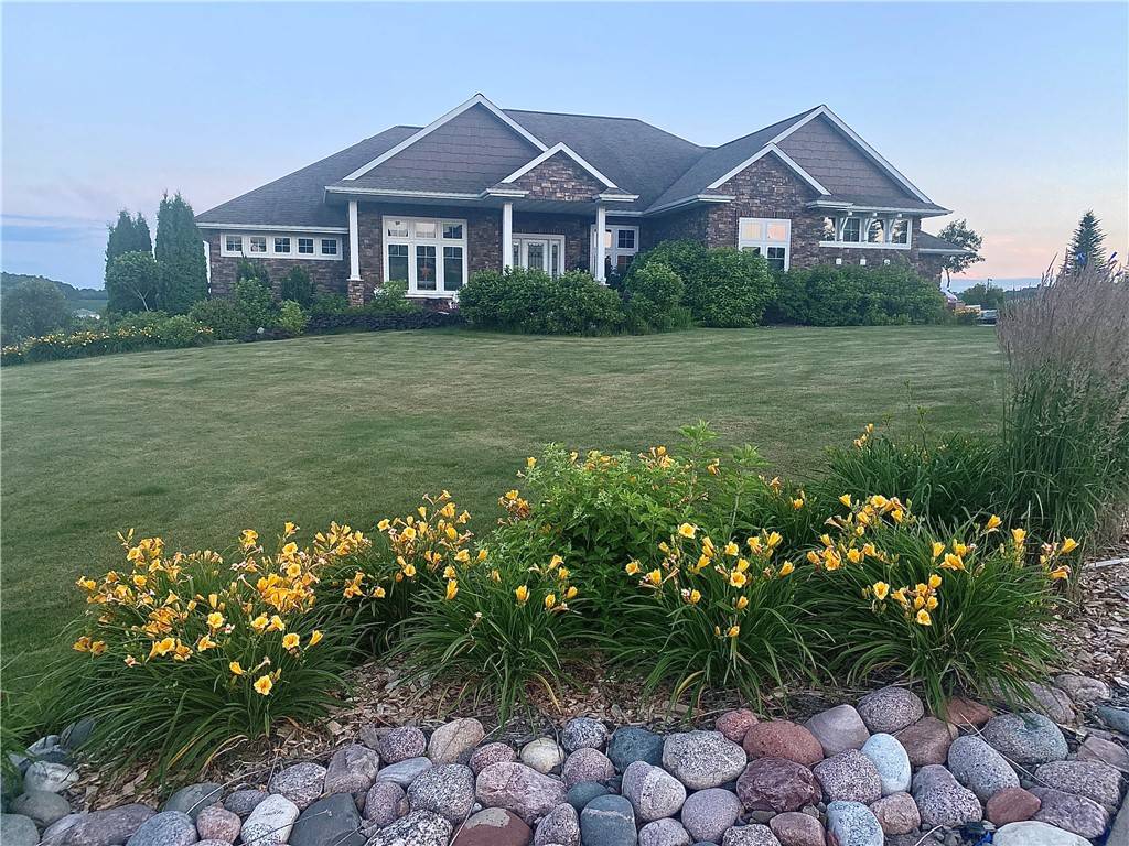 Eau Claire, WI 54701,1747 E Drinkman LN