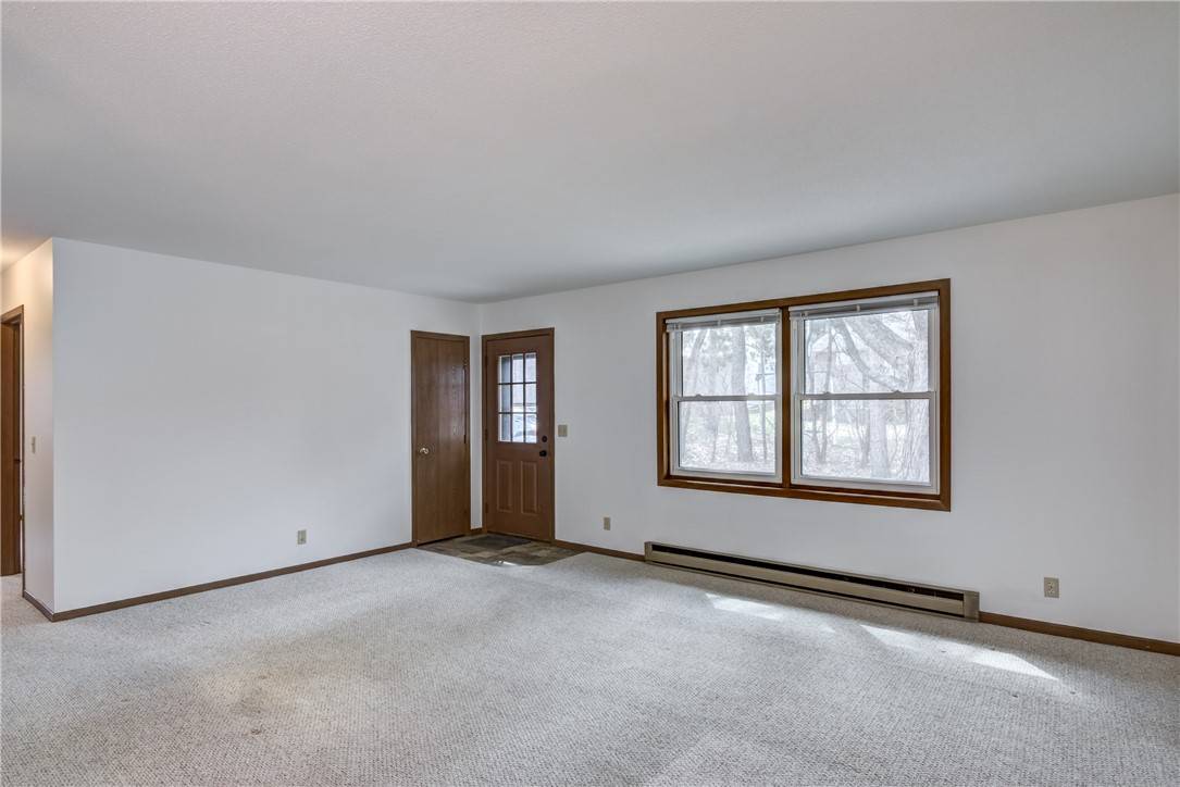 Eau Claire, WI 54701,3217 Garner ST #4