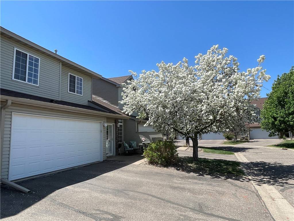 Hudson, WI 54016,2433 Oakridge CIR