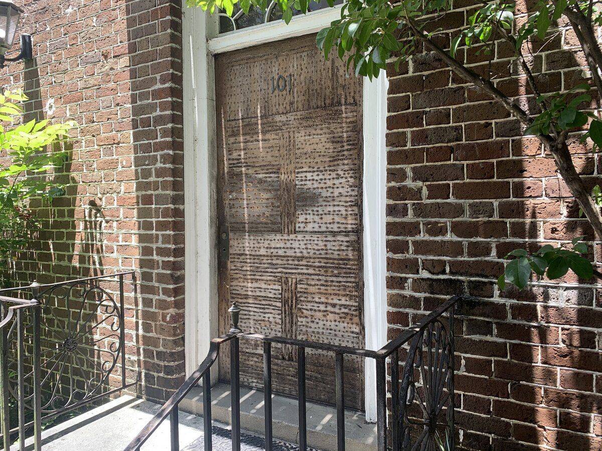Charleston, SC 29401,184 E Bay ST