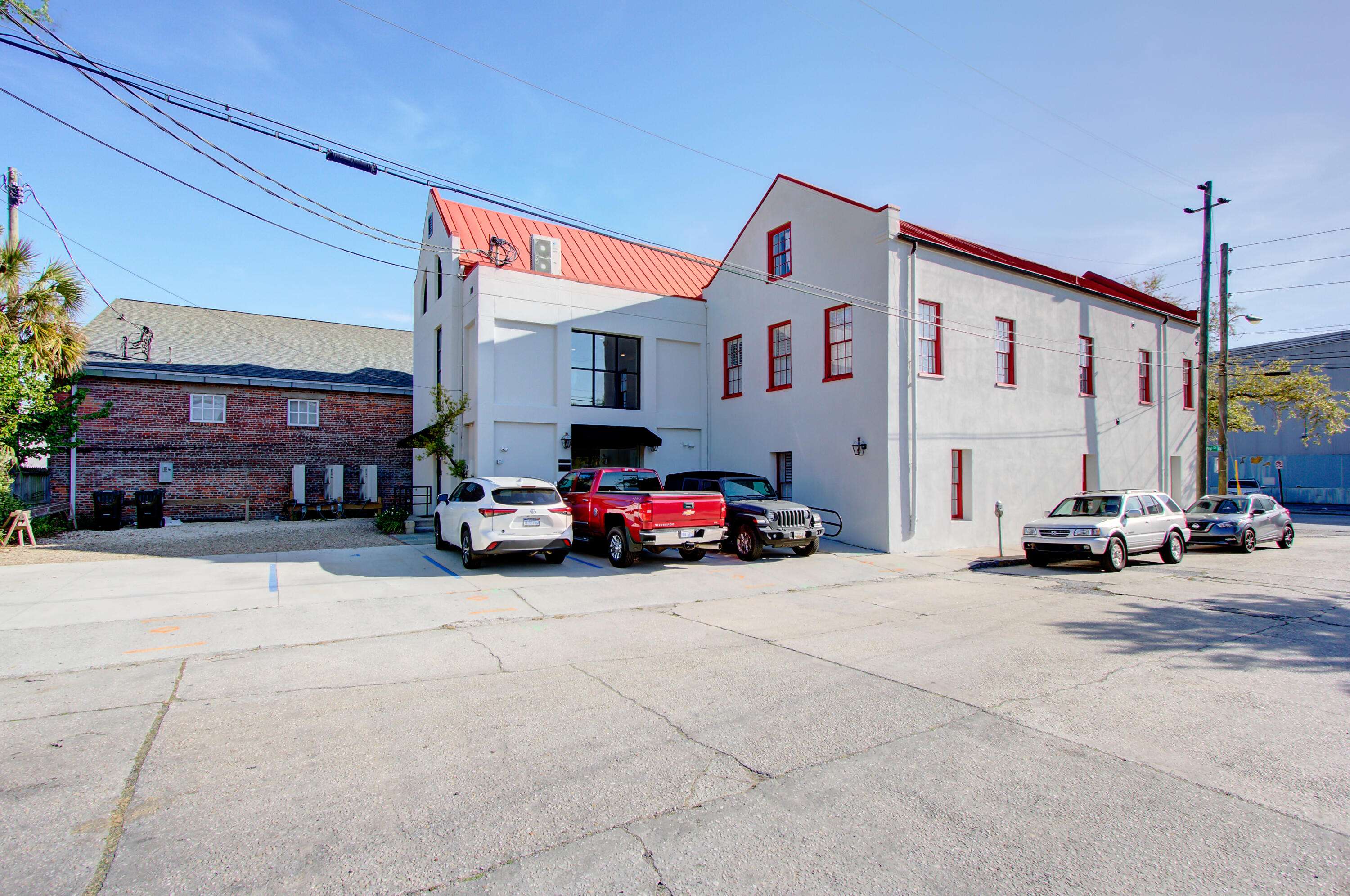 Charleston, SC 29401,241 E East Bay ST