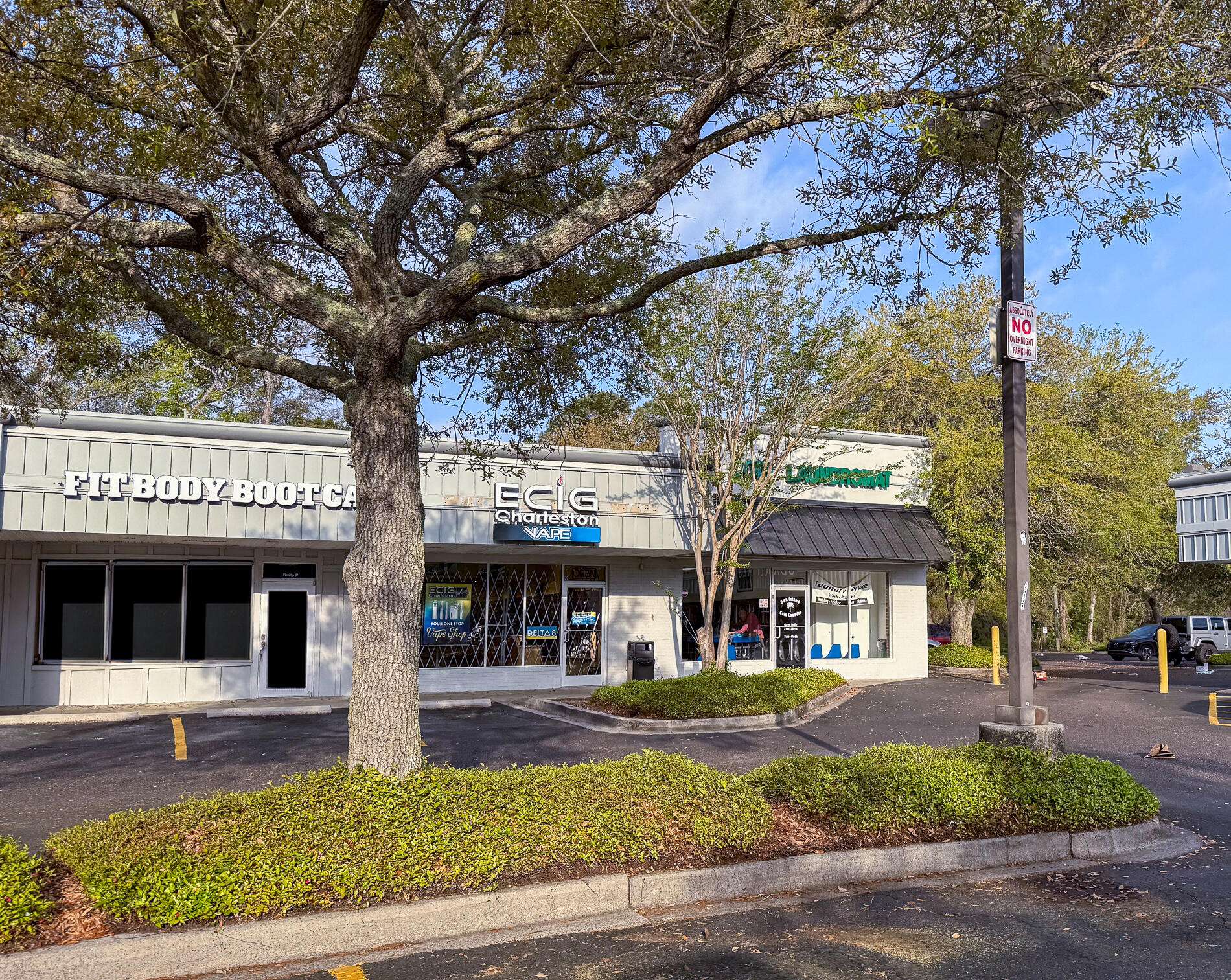 Charleston, SC 29412,915 Folly RD