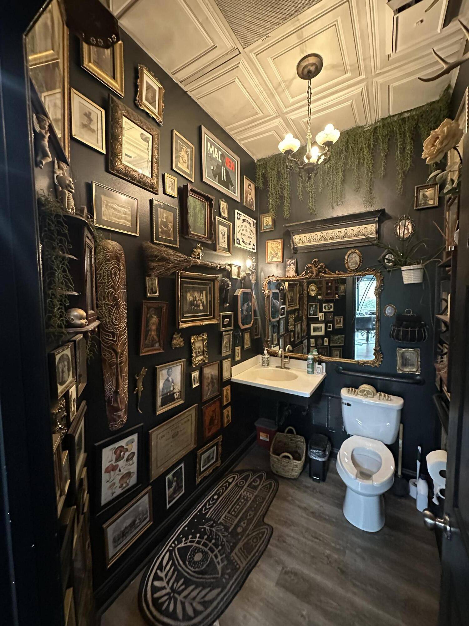 Charleston, SC 29401,157 Market ST