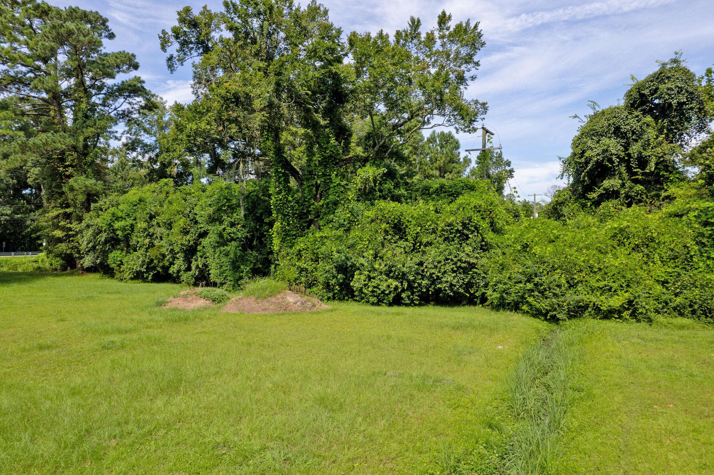 Summerville, SC 29483,325 W 5th North ST