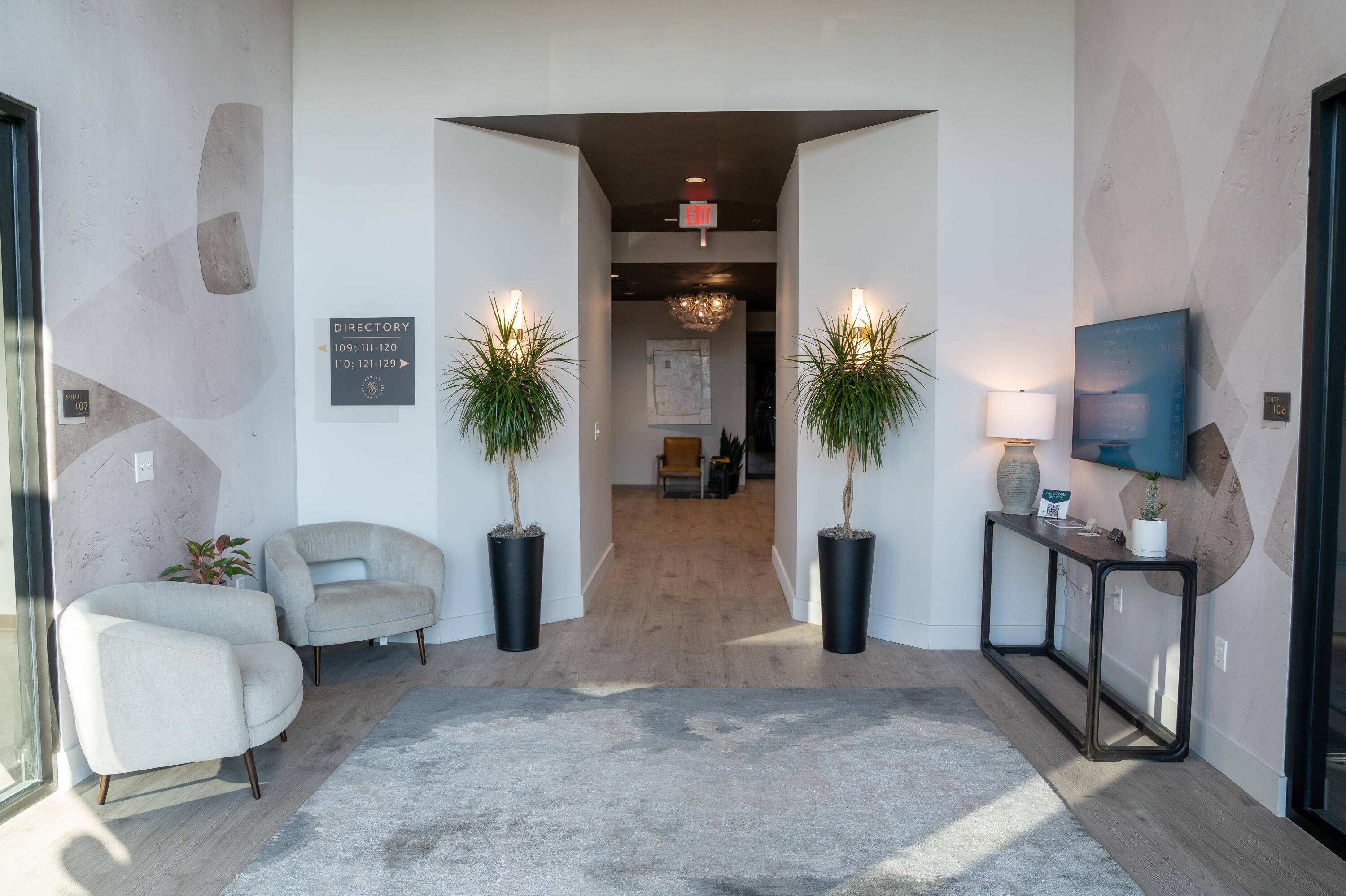 Charleston, SC 29401,320 Broad ST