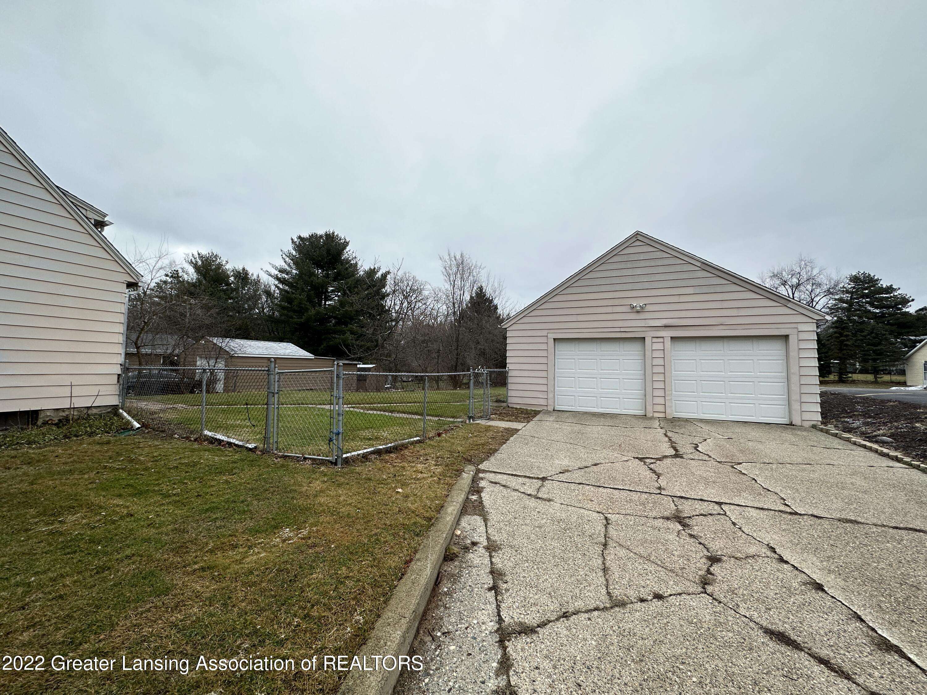 Lansing, MI 48910,1819 Fidelity Road, Lansing, MI 48910