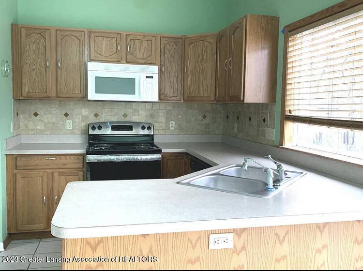 Lansing, MI 48915,822 Clyde ST