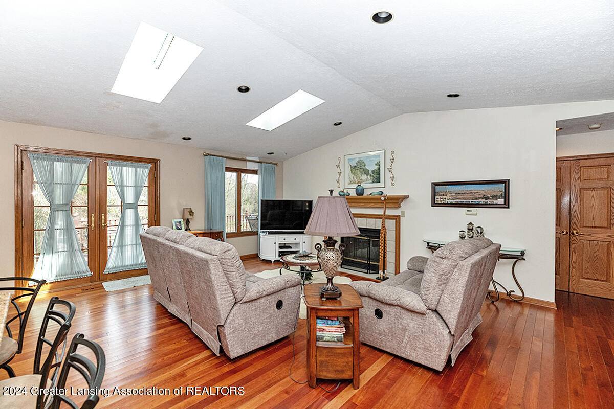 Pleasant Lake, MI 49272,108 Bay CT