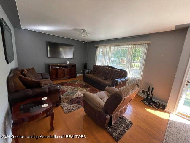 Lansing, MI 48910,1101 Kendon Drive, Lansing, MI 48910