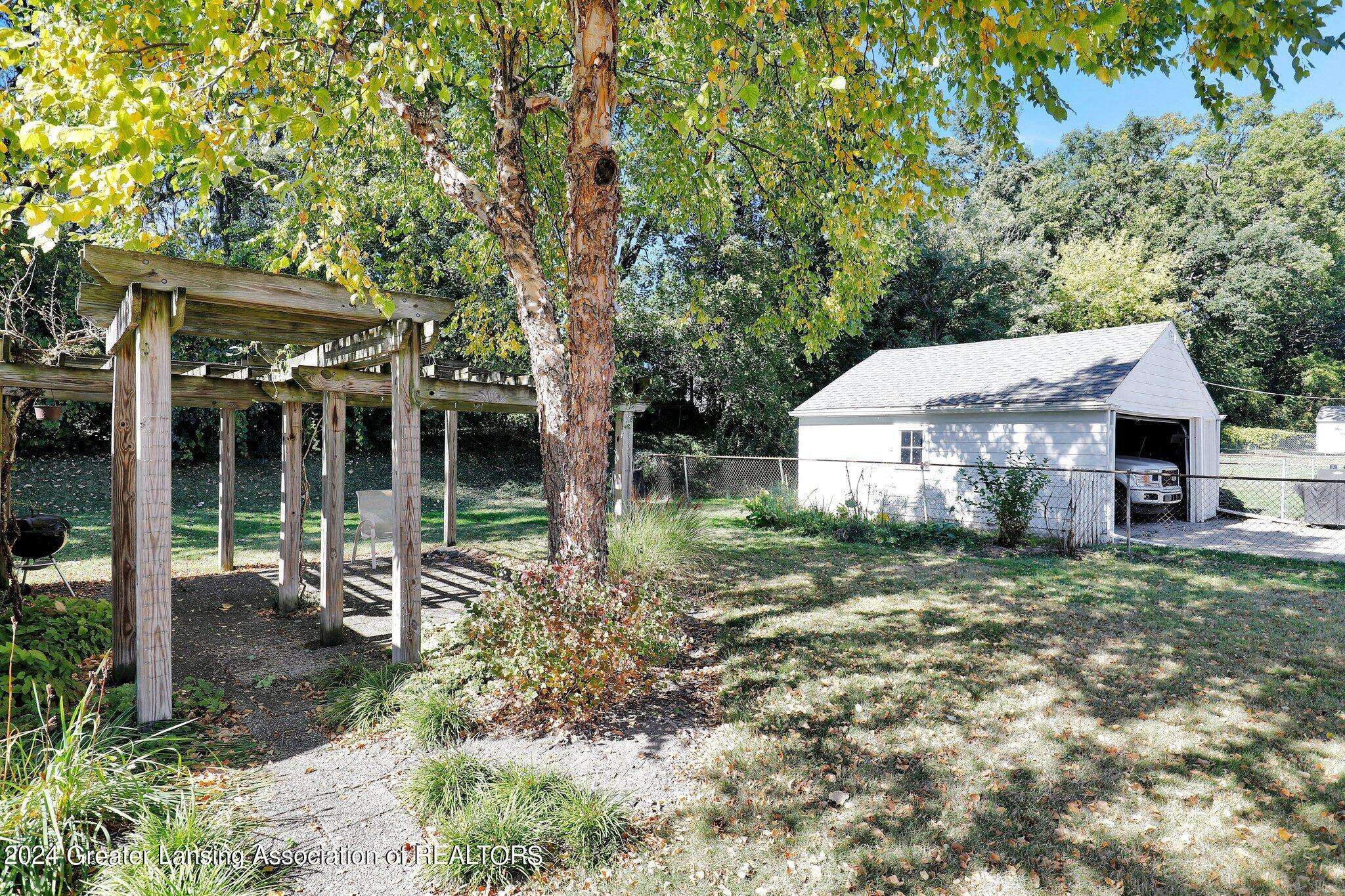 Lansing, MI 48912,325 Midvale AVE