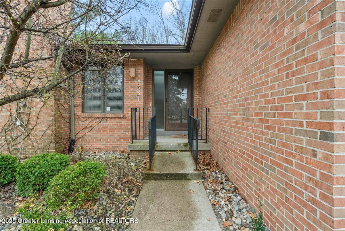 East Lansing, MI 48823,5331 E Hidden Lake DR