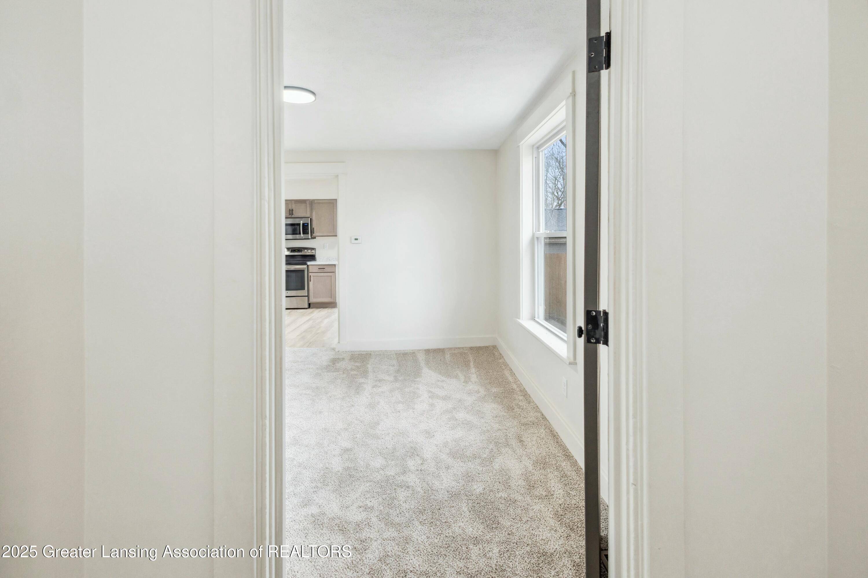 Lansing, MI 48910,1006 S Grand AVE
