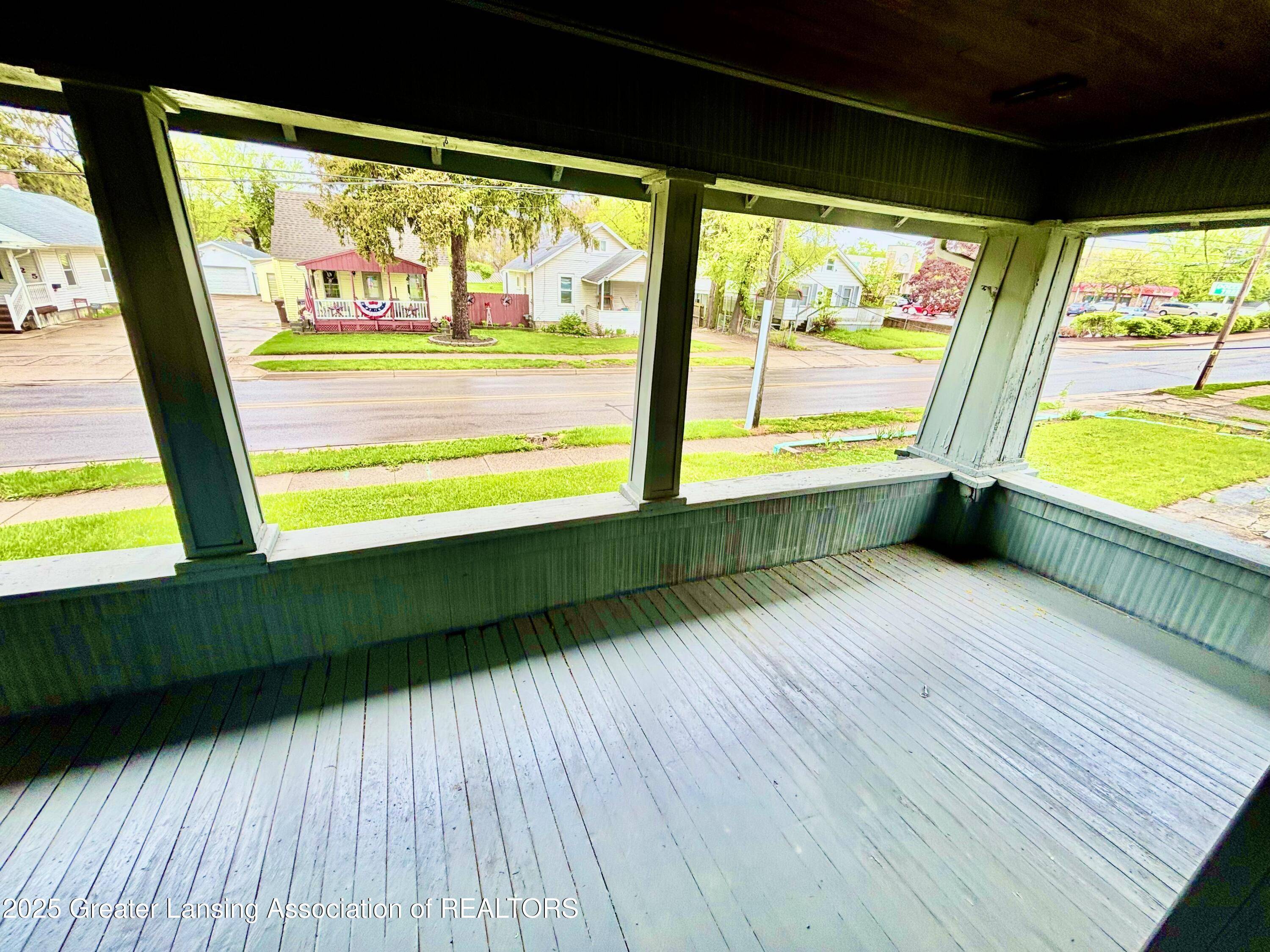 Lansing, MI 48910,328 E Cavanaugh RD