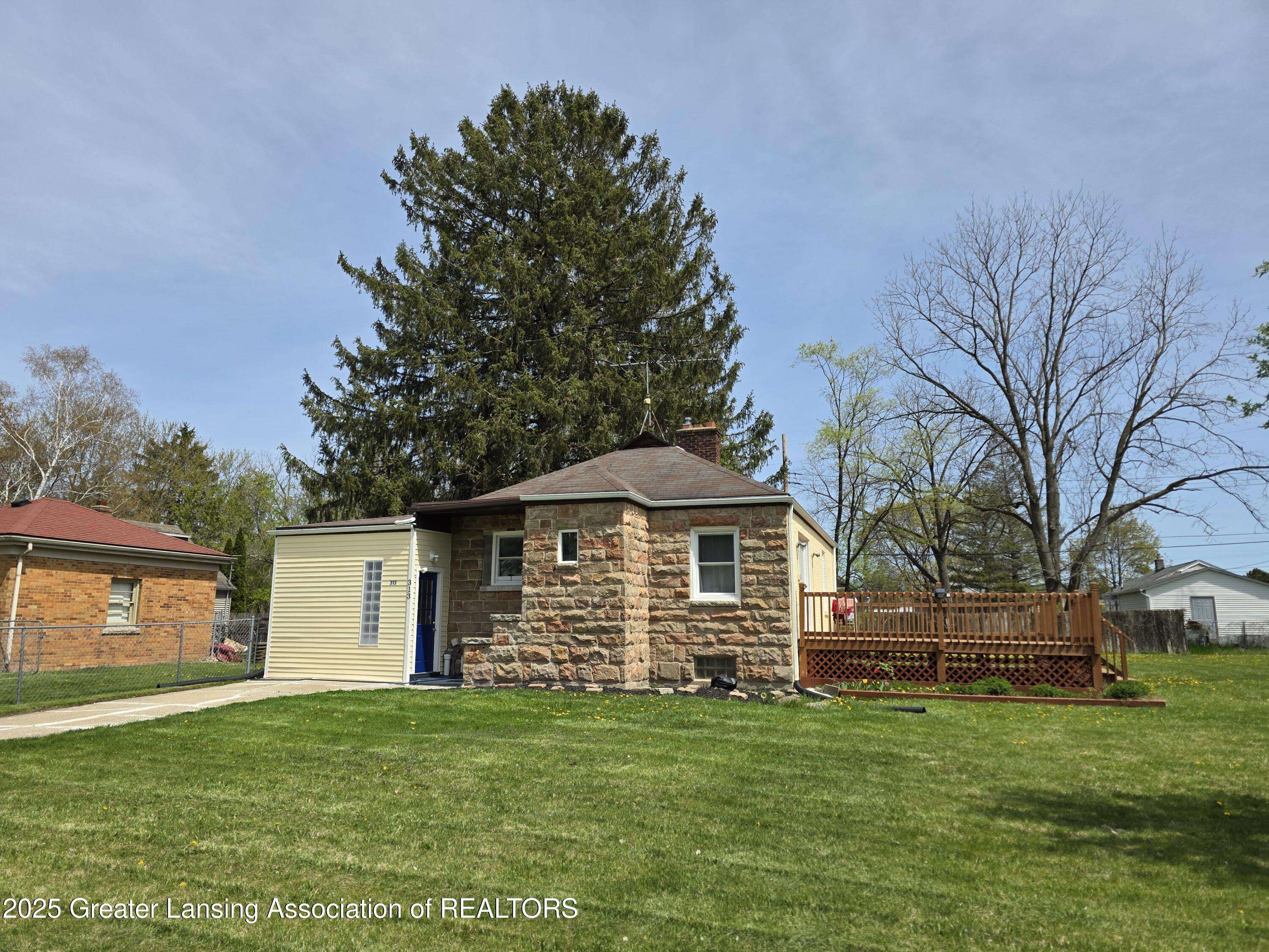 Lansing, MI 48917,313 Haze ST