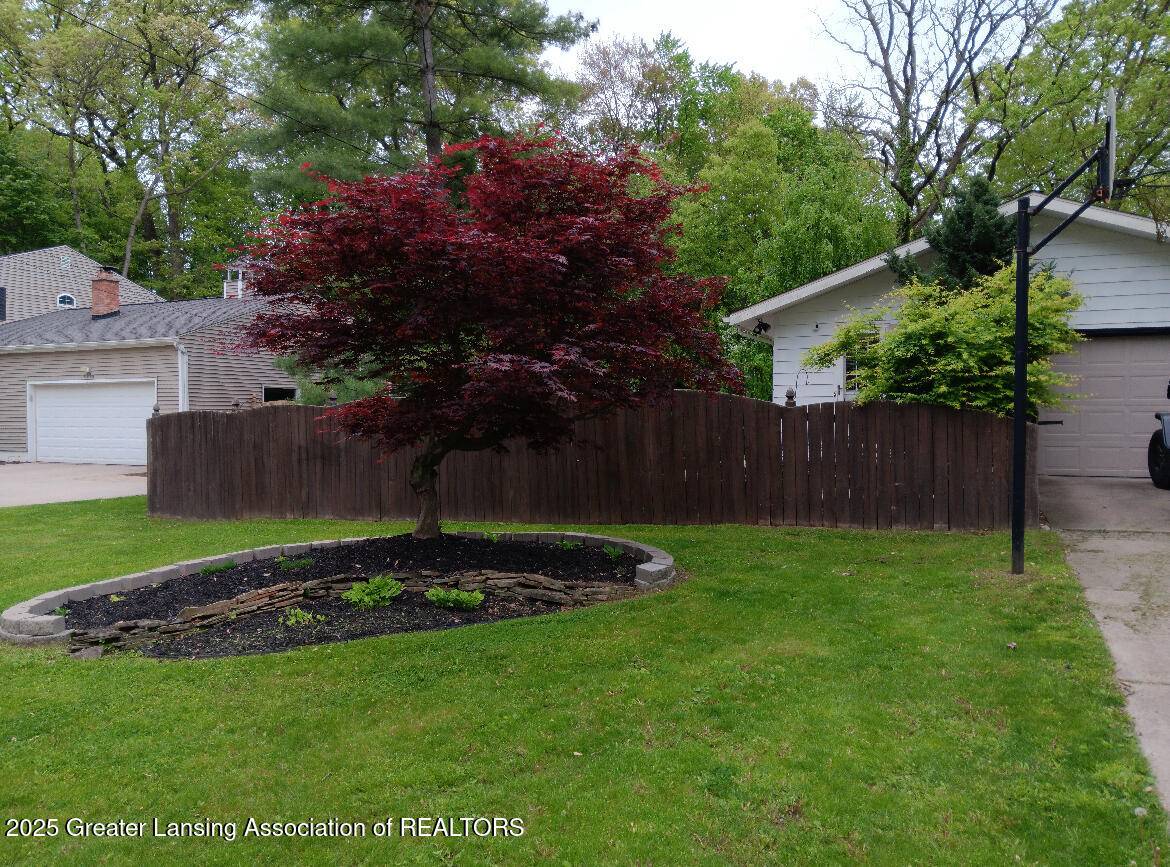 Okemos, MI 48864,1504 Forest Hills DR
