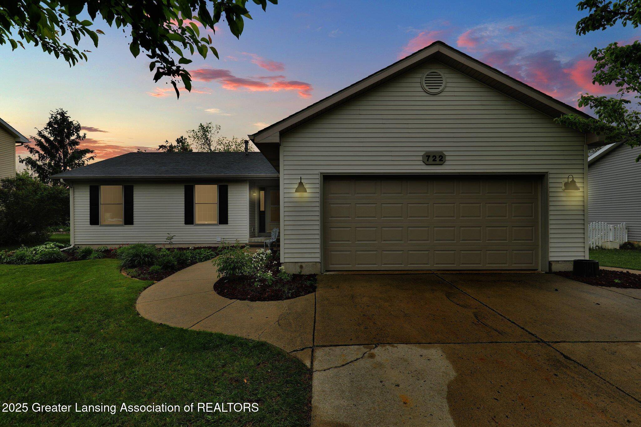 Grand Ledge, MI 48837,722 Fieldview DR