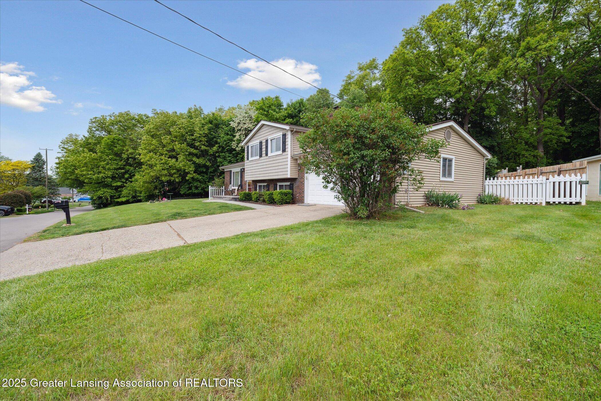 Brighton, MI 48114,8385 Woodland DR