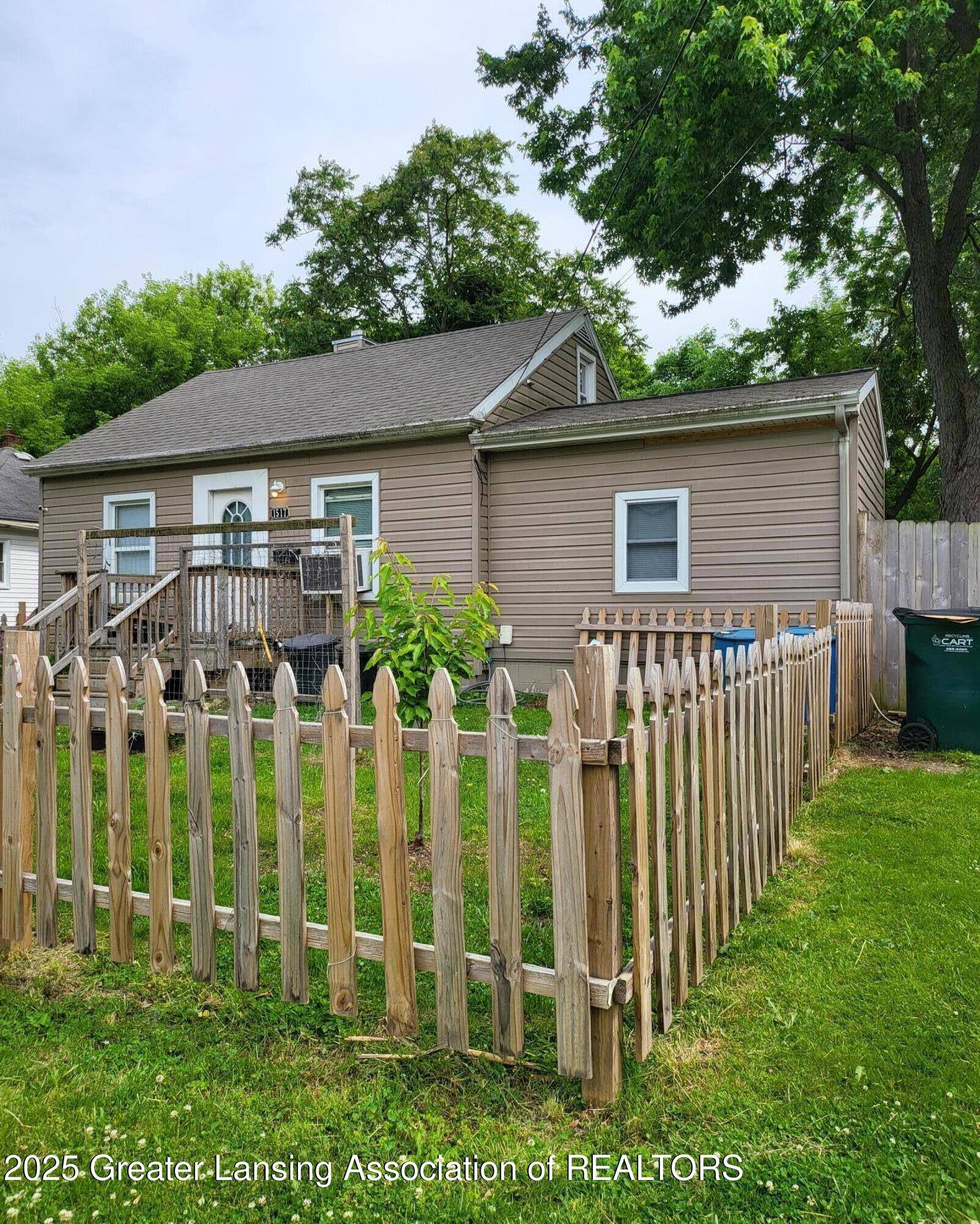 Lansing, MI 48915,1517 Hyland ST