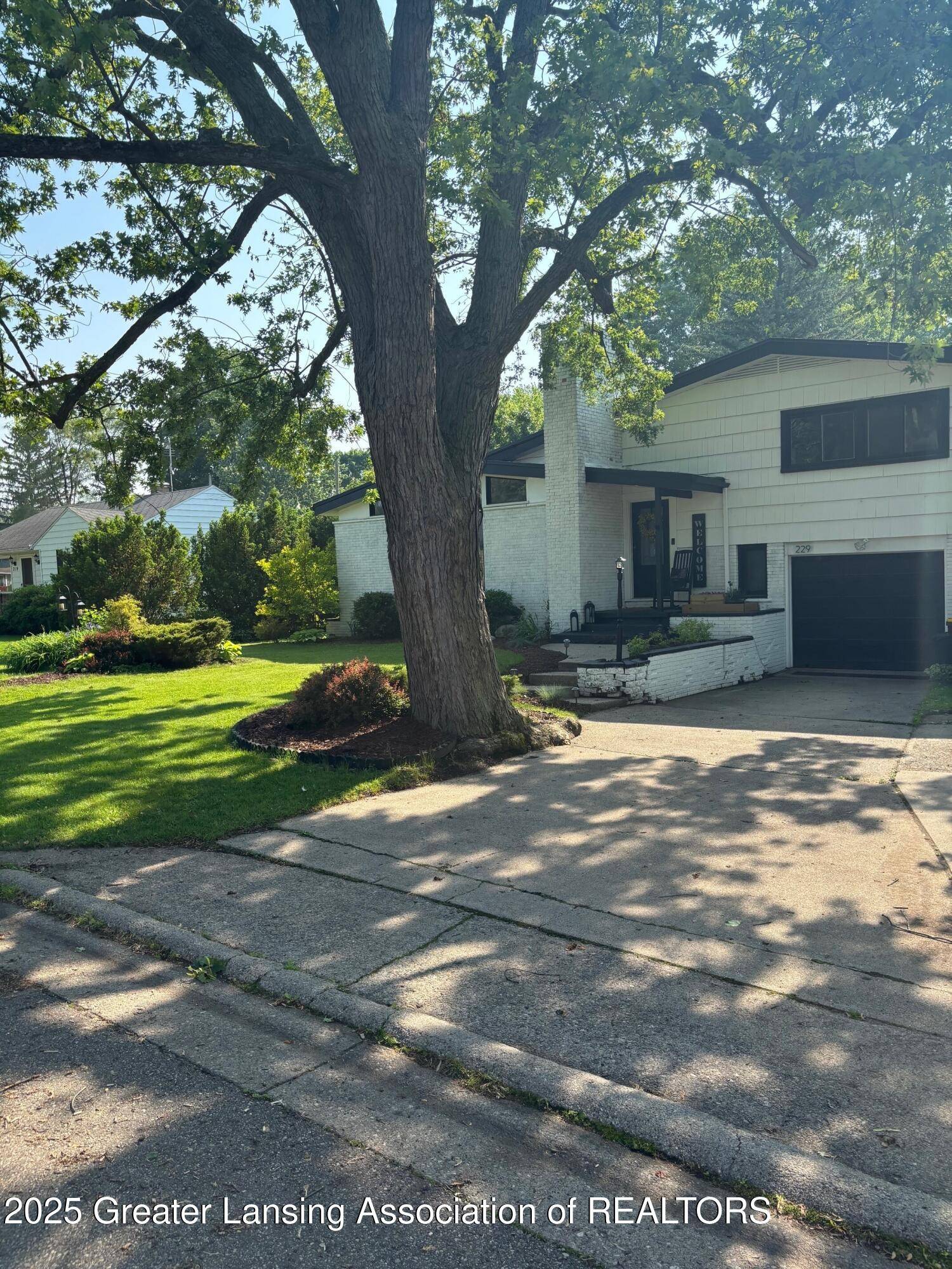 Lansing, MI 48917,229 Julian AVE