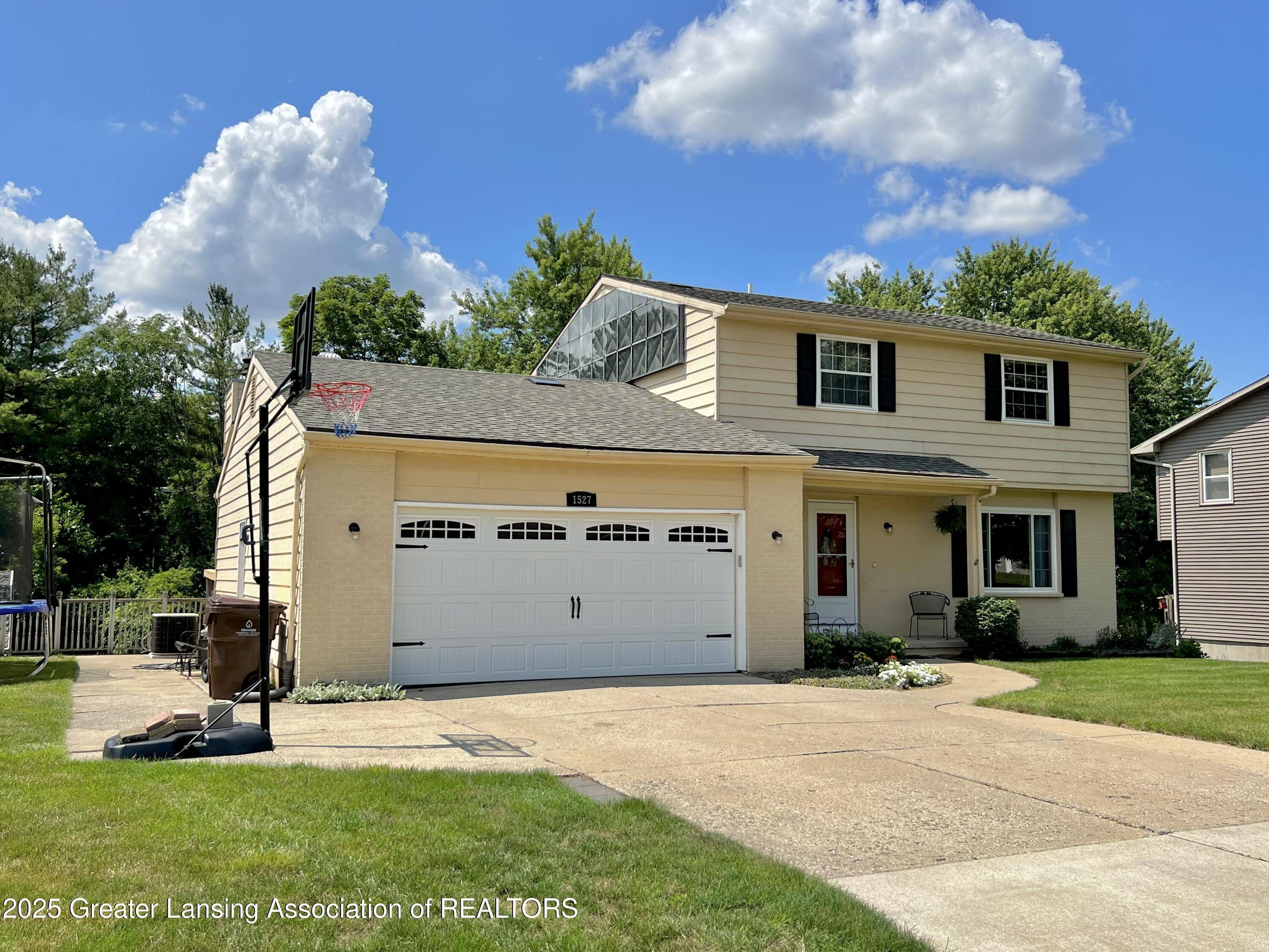 Lansing, MI 48917,1527 Lindy DR
