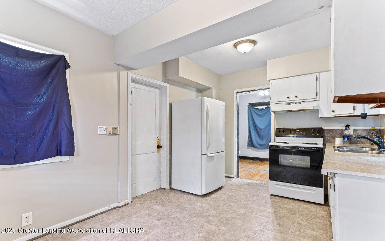 Lansing, MI 48915,1017 W Oakland AVE