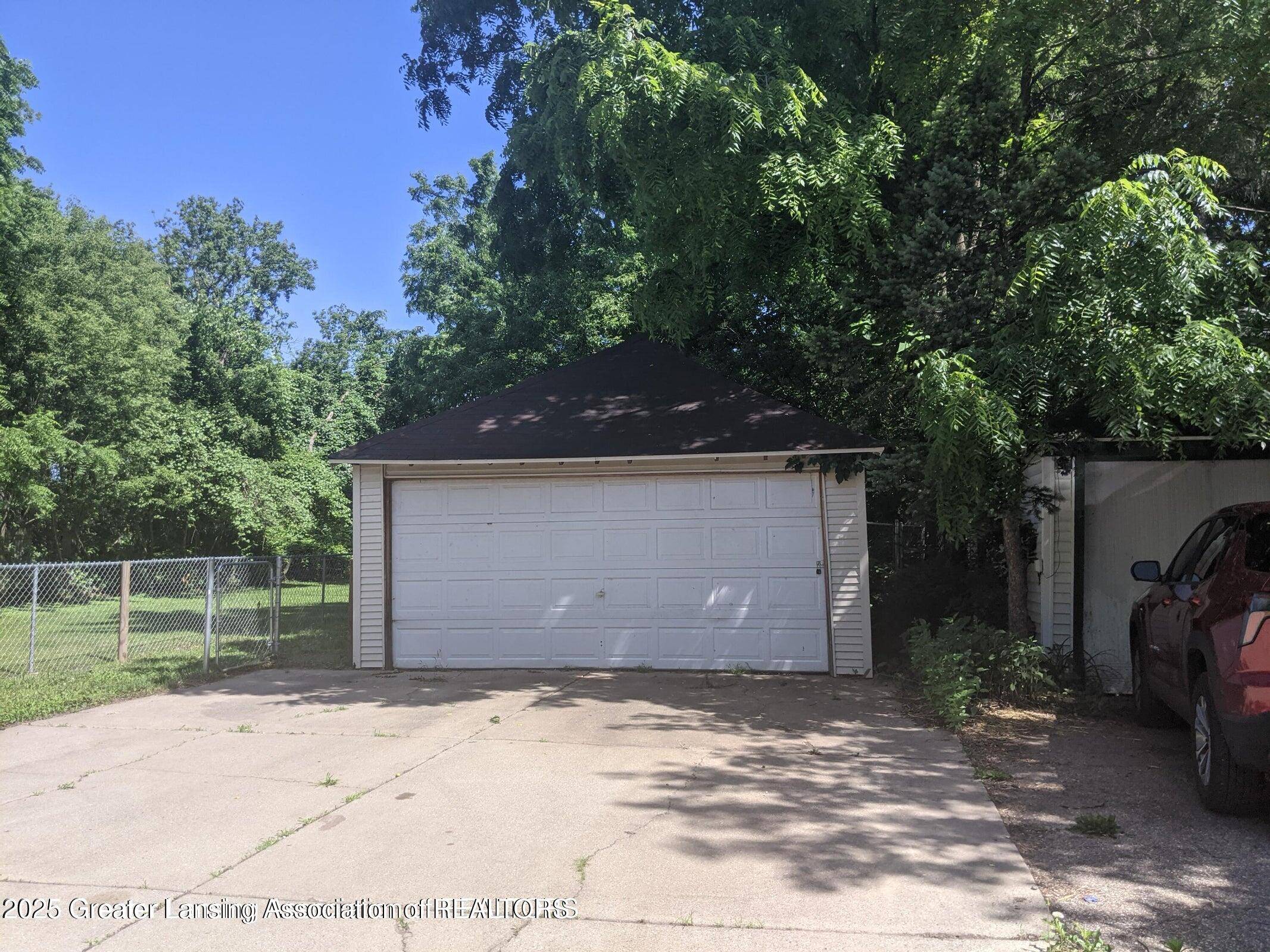 Lansing, MI 48915,914 W Hillsdale ST