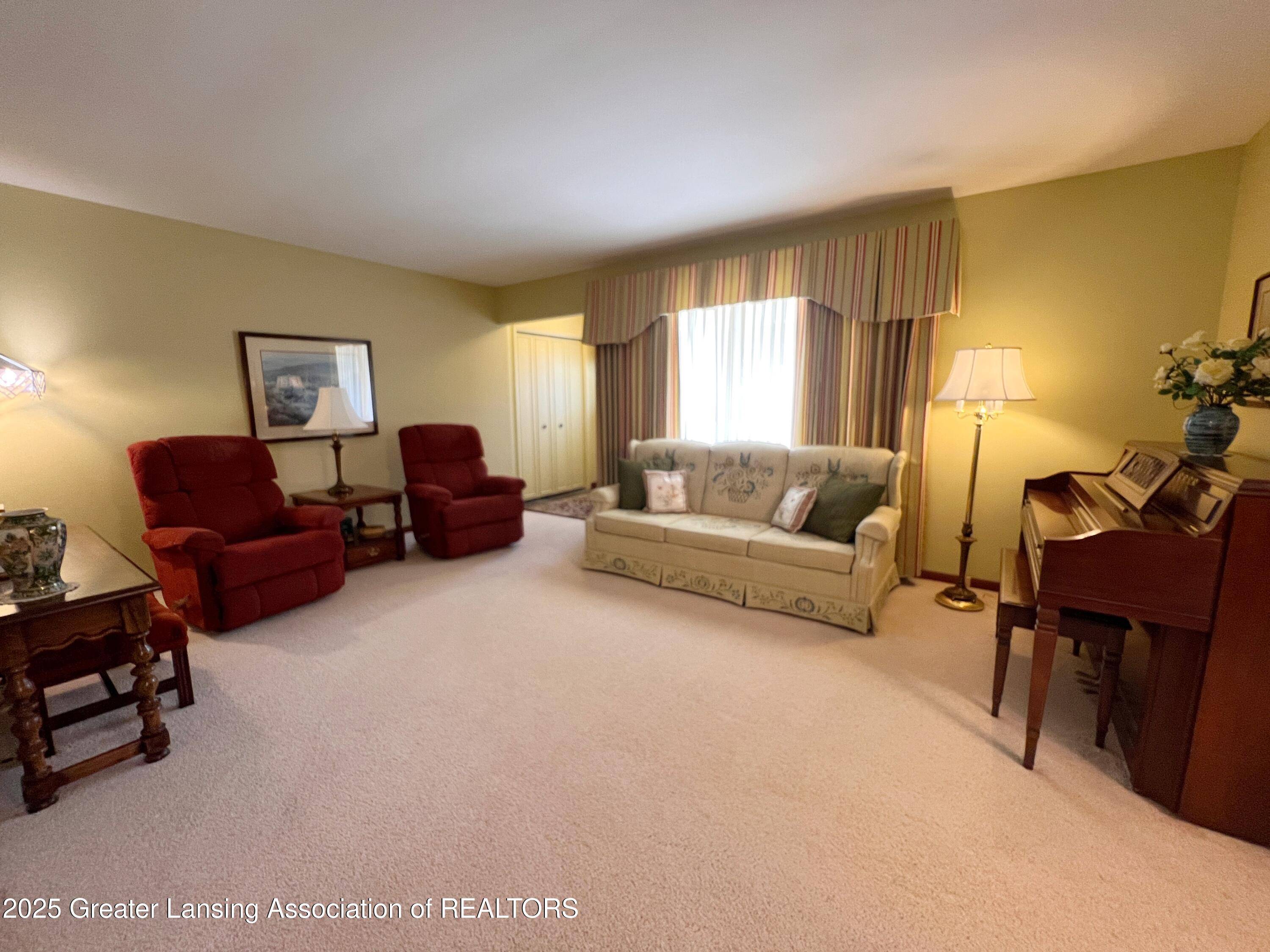 Lansing, MI 48906,6716 Bunker Hill DR