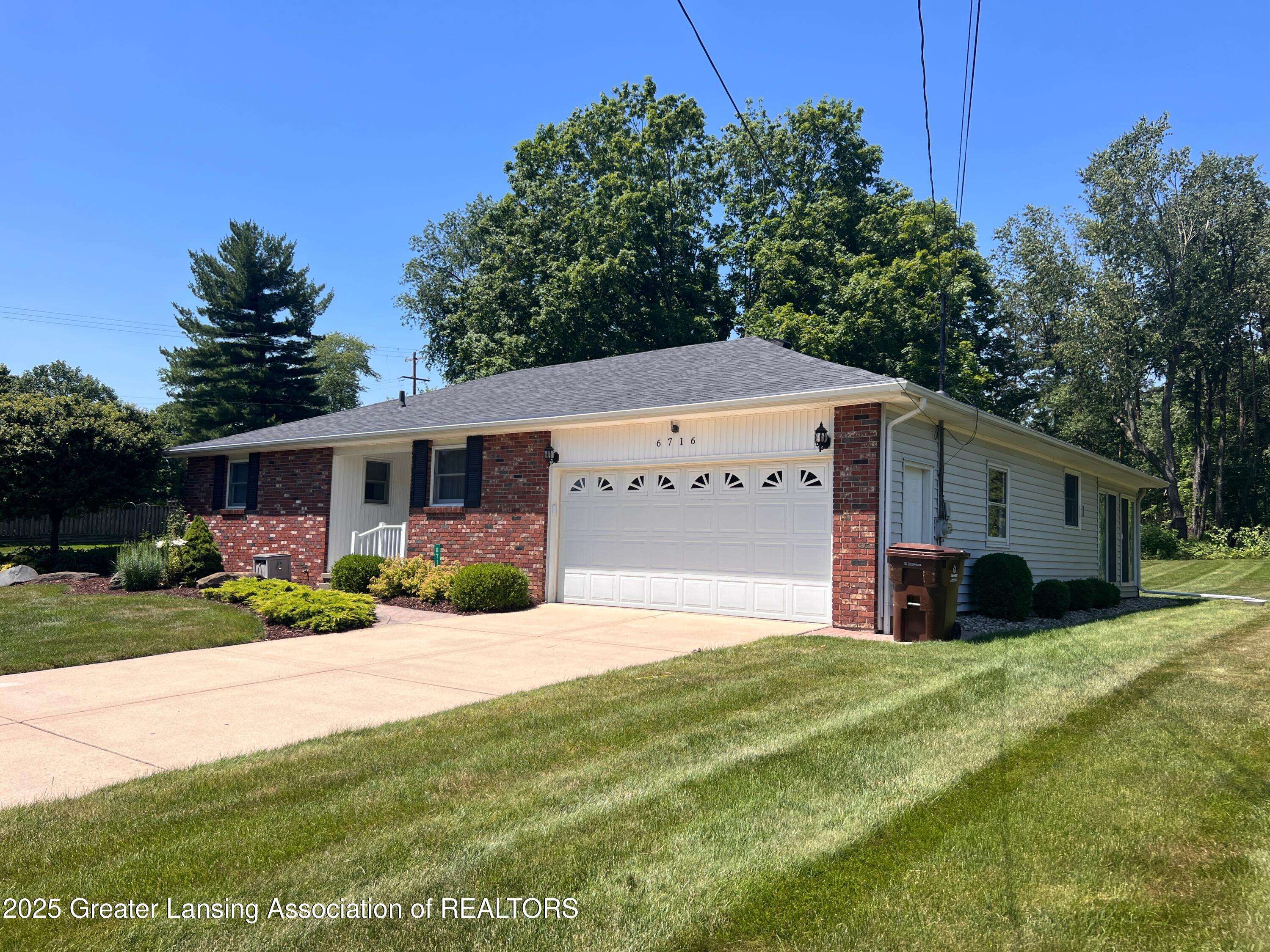 Lansing, MI 48906,6716 Bunker Hill DR