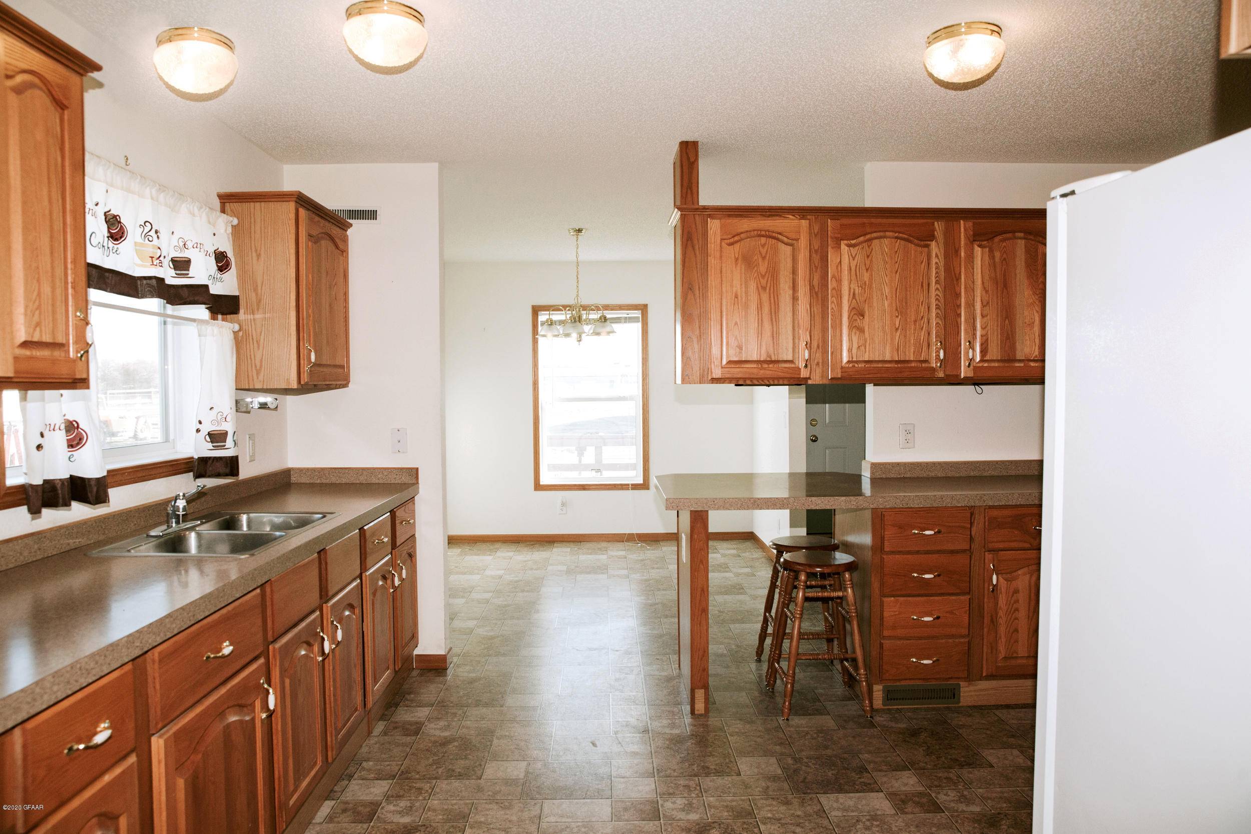 Crookston, MN 56716,915 3RD AVENUE NE