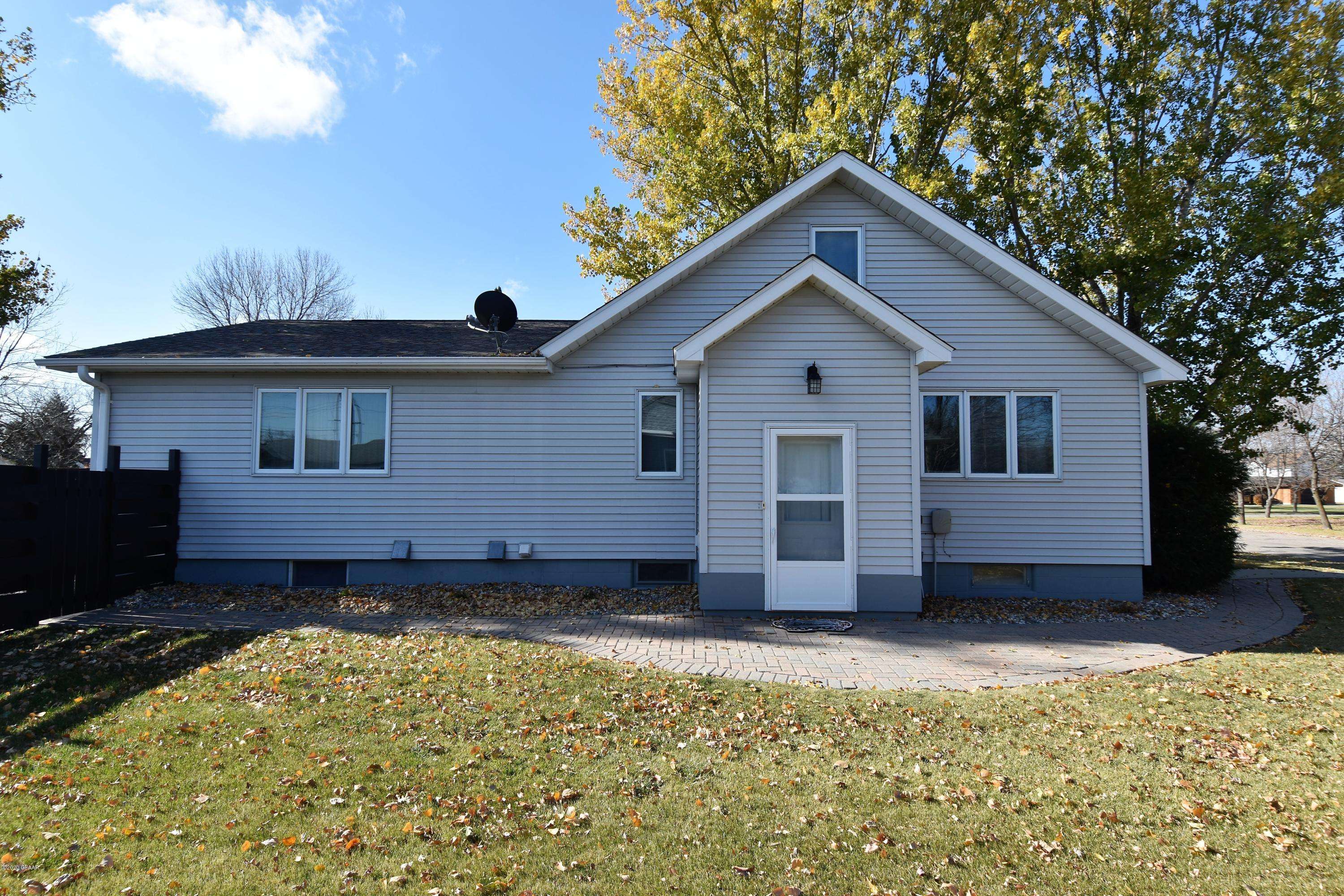 Hallock, MN 56728,310 3RD ST SE