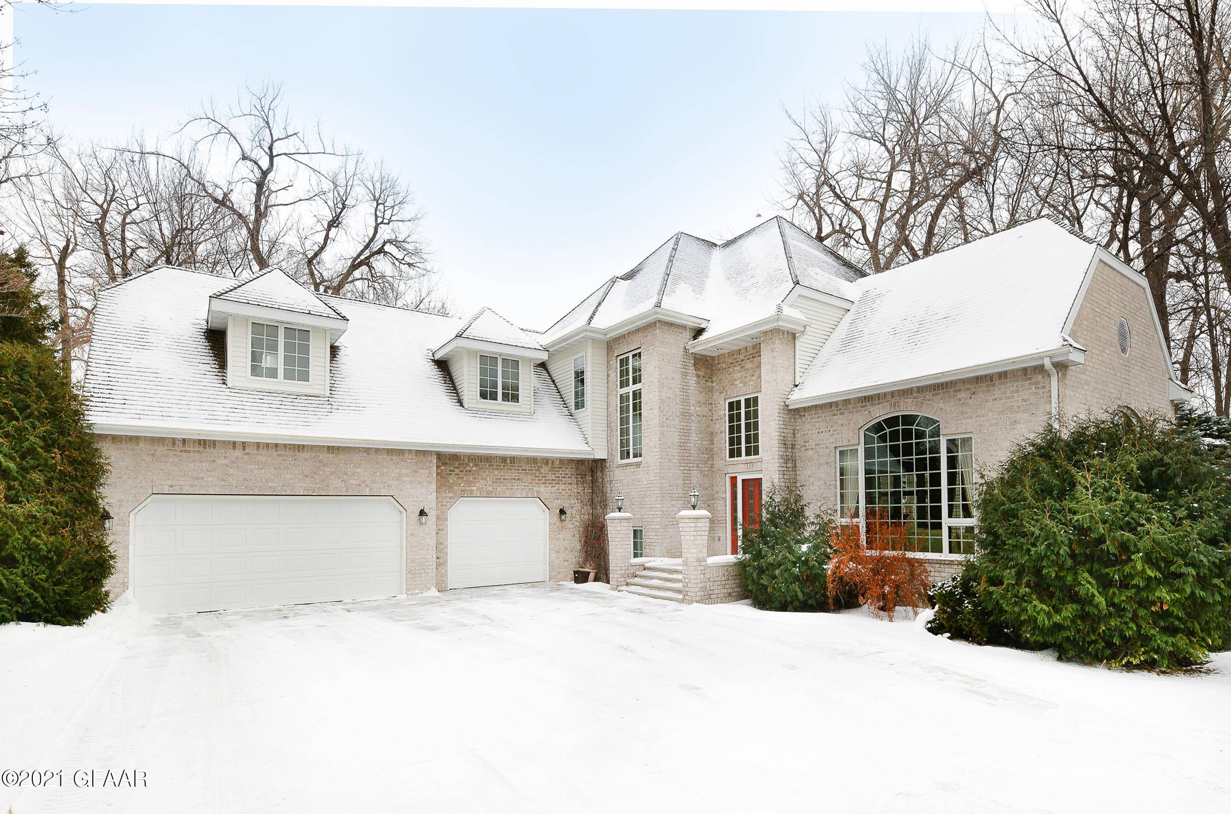 Grand Forks, ND 58201,333 WOODLAND CIR