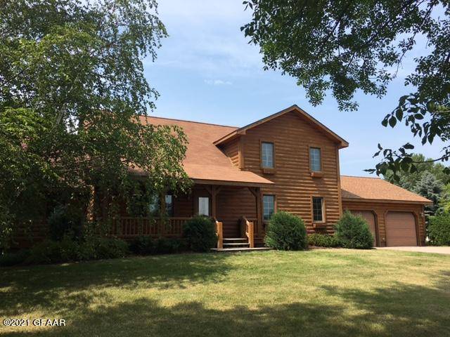 Cavalier, ND 58220,207 SPRUCE LN