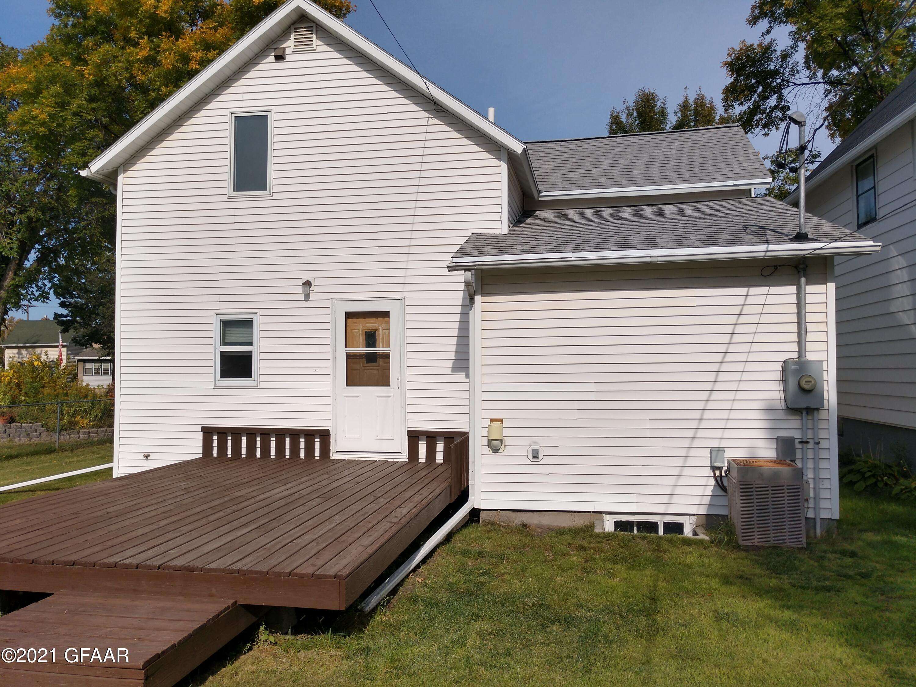 Grand Forks, ND 58203,809 N 4th ST