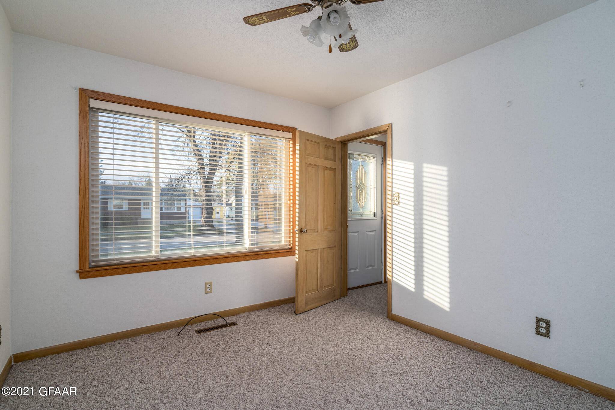 Grand Forks, ND 58203,1710 10TH AVE N