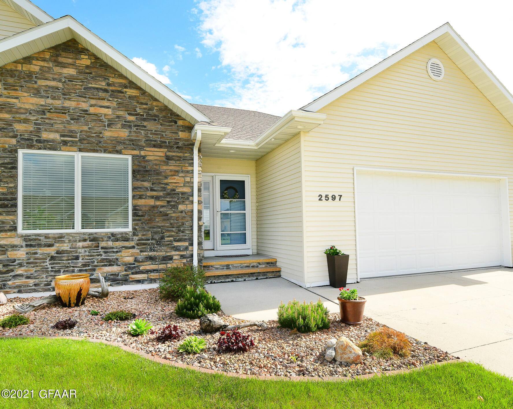 Grand Forks, ND 58201,2597 AUGUSTA DR