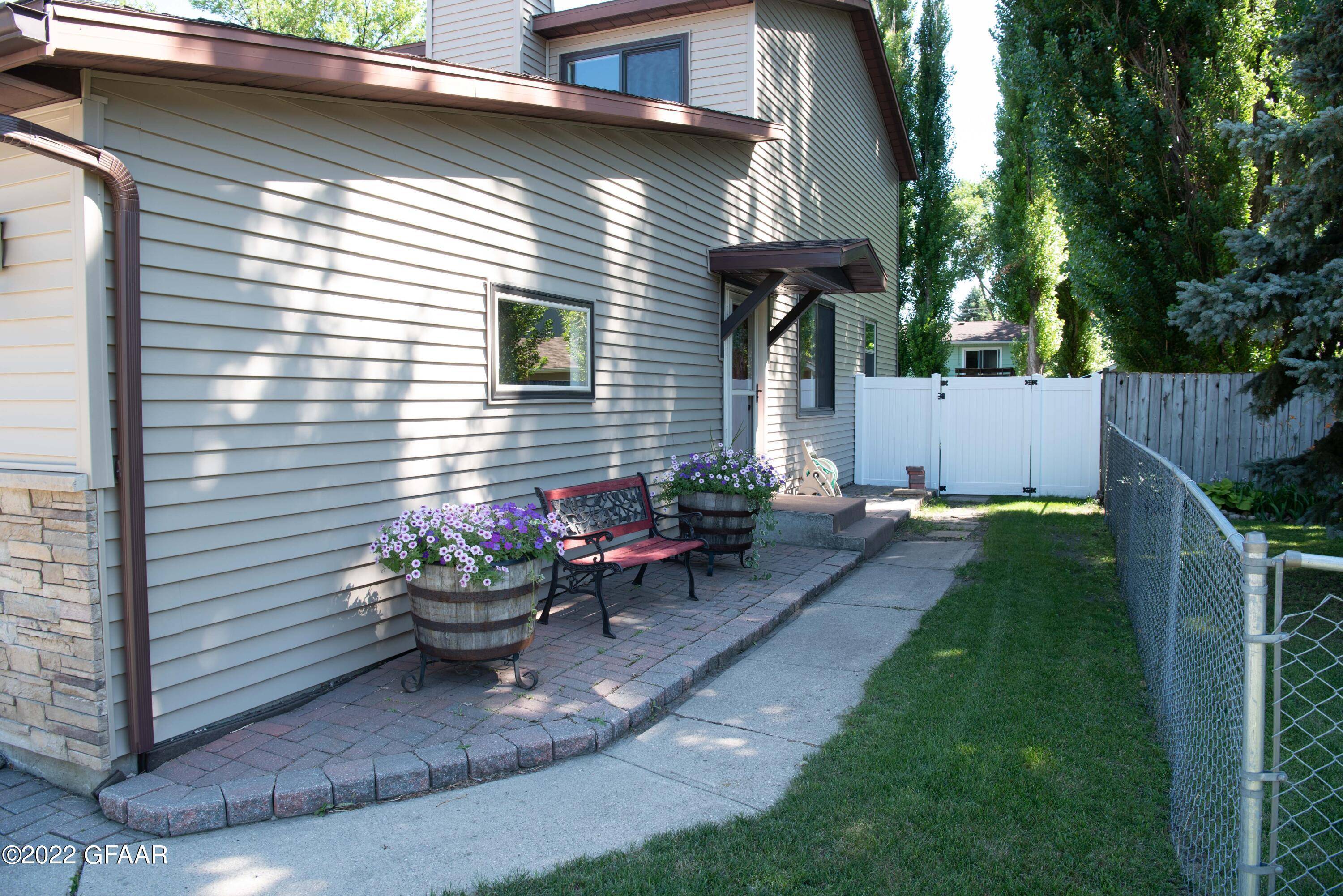 Grand Forks, ND 58201,1906 23RD AVE S