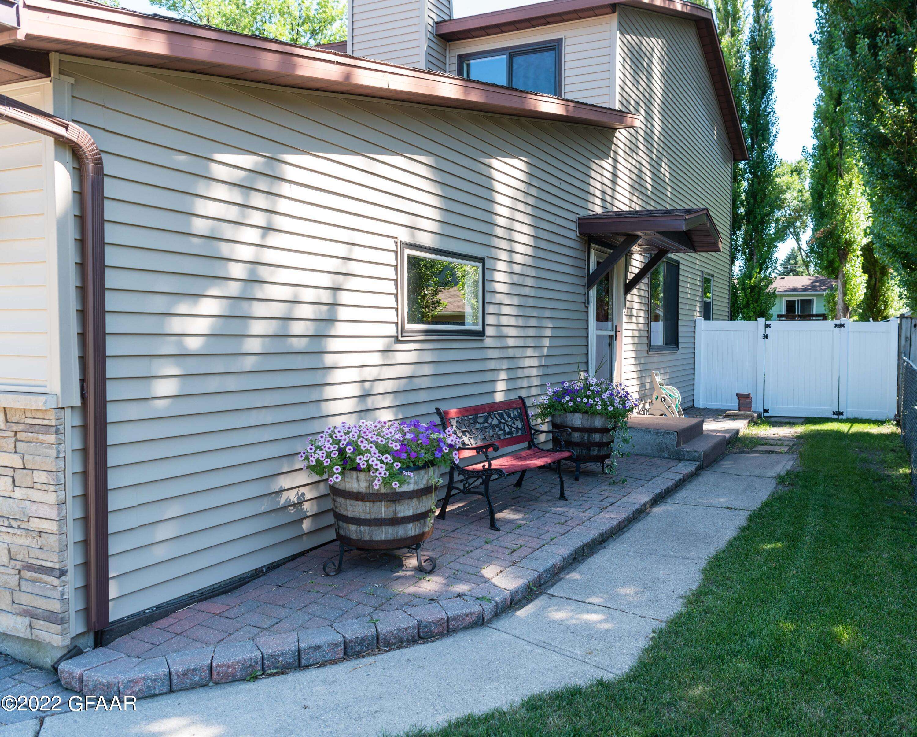 Grand Forks, ND 58201,1906 23RD AVE S
