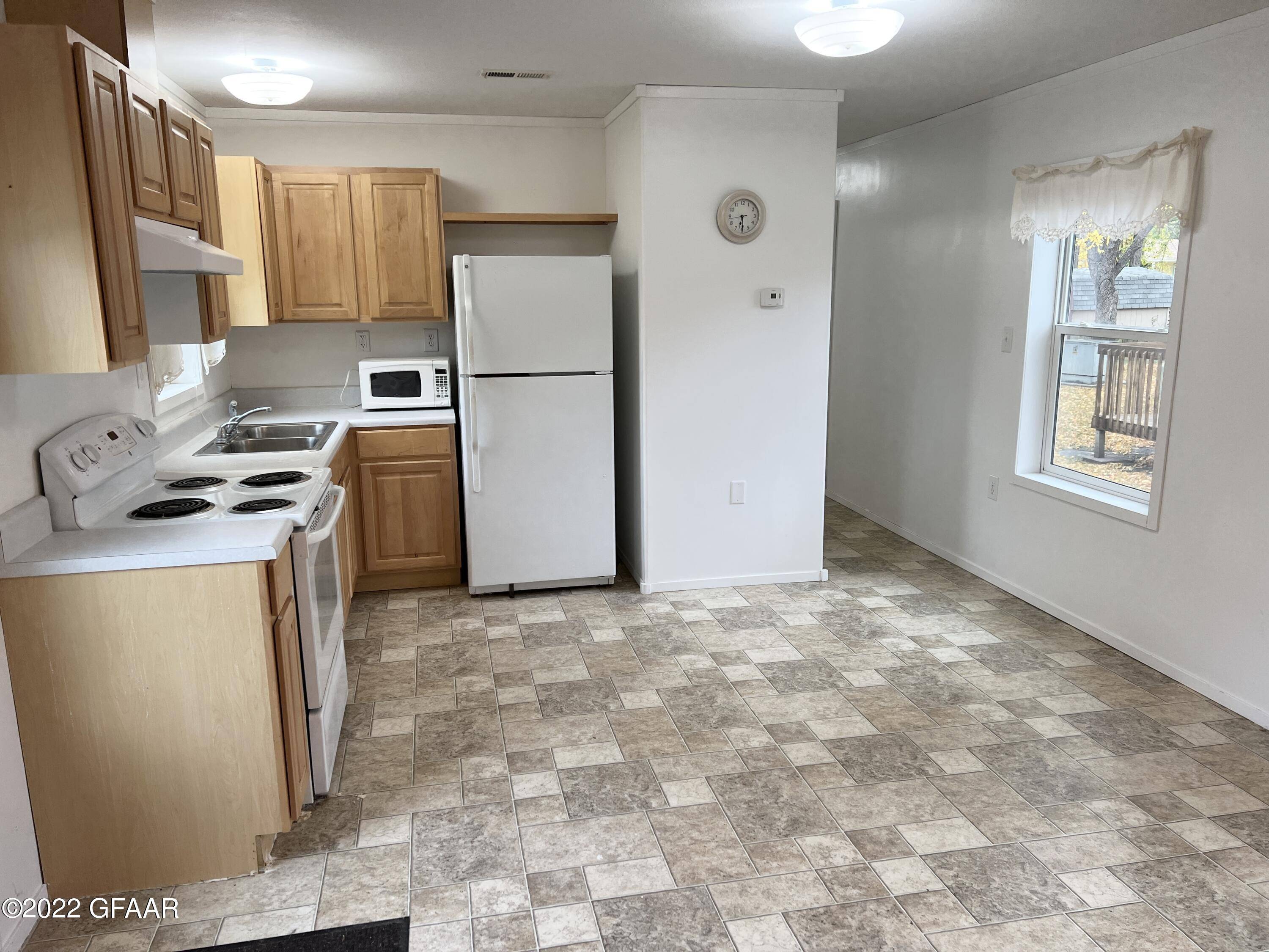 Grand Forks, ND 58201,2458 ESTABROOK DR