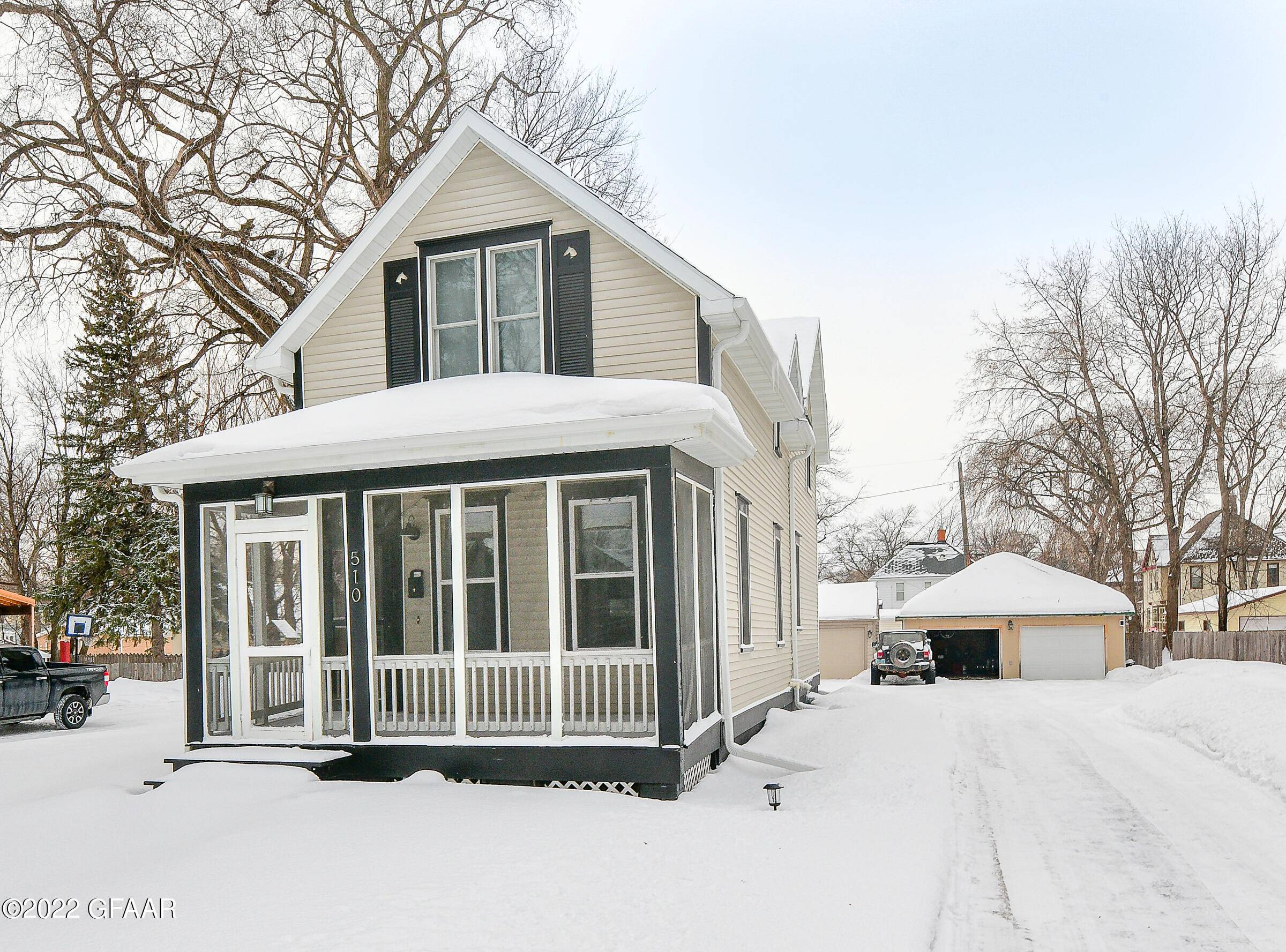 Grand Forks, ND 58201,510 REEVES DR