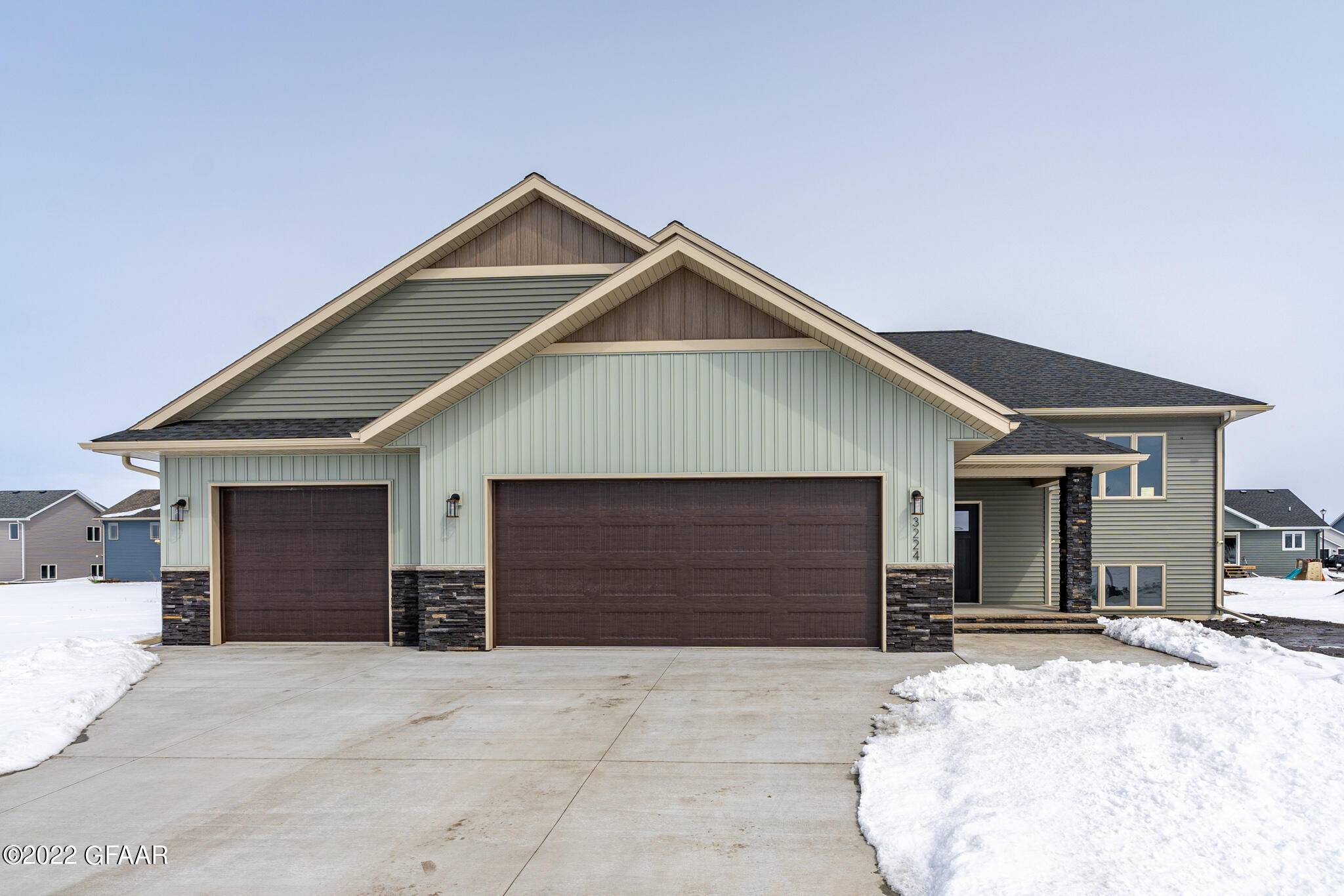 Grand Forks, ND 58201,3224 45TH AVE S
