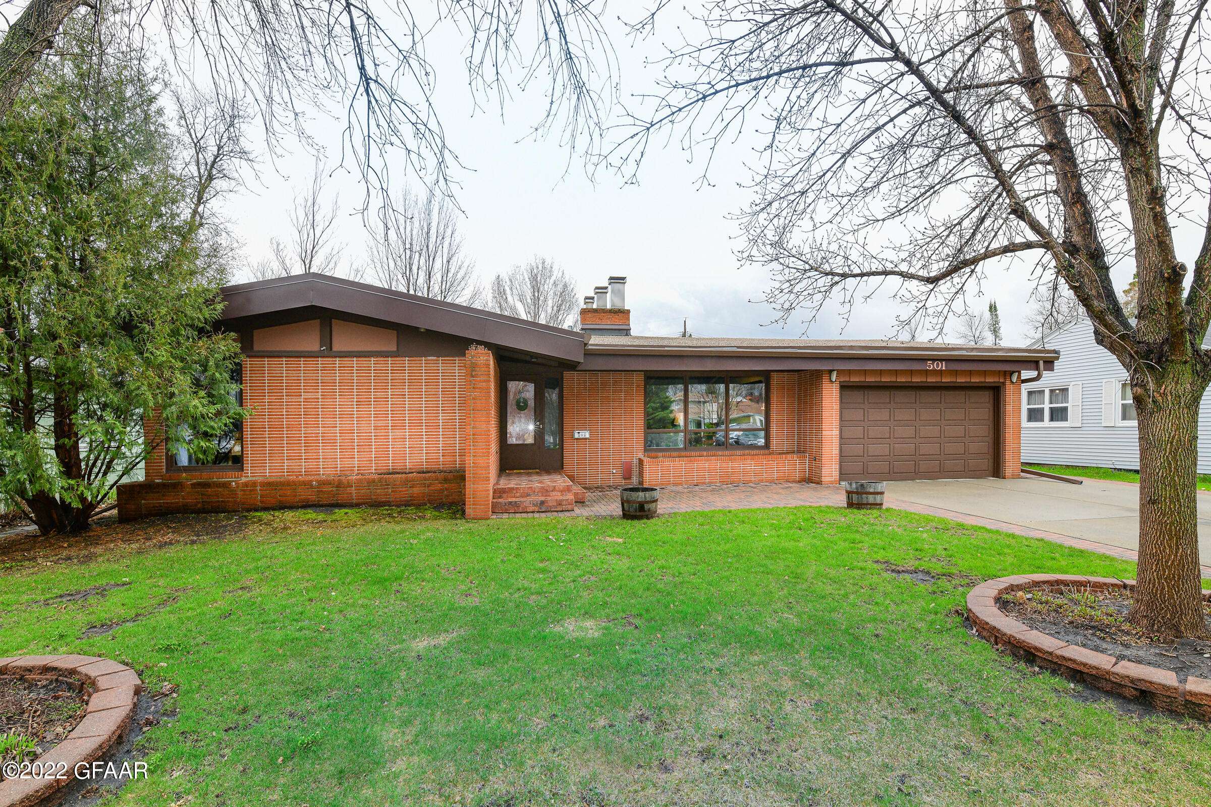 Grand Forks, ND 58201,501 17TH AVE S